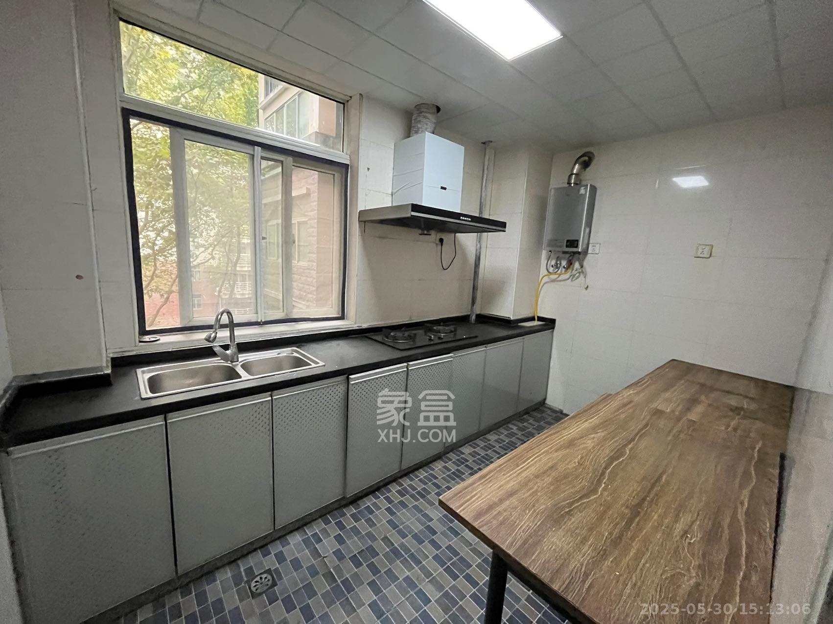 嘉盛华庭(一期、二期、三期) 3室2厅1卫 2500.0元/月 嘉盛华庭(一期、二期、三期) 3室2厅1卫 2500.0元/月室内图