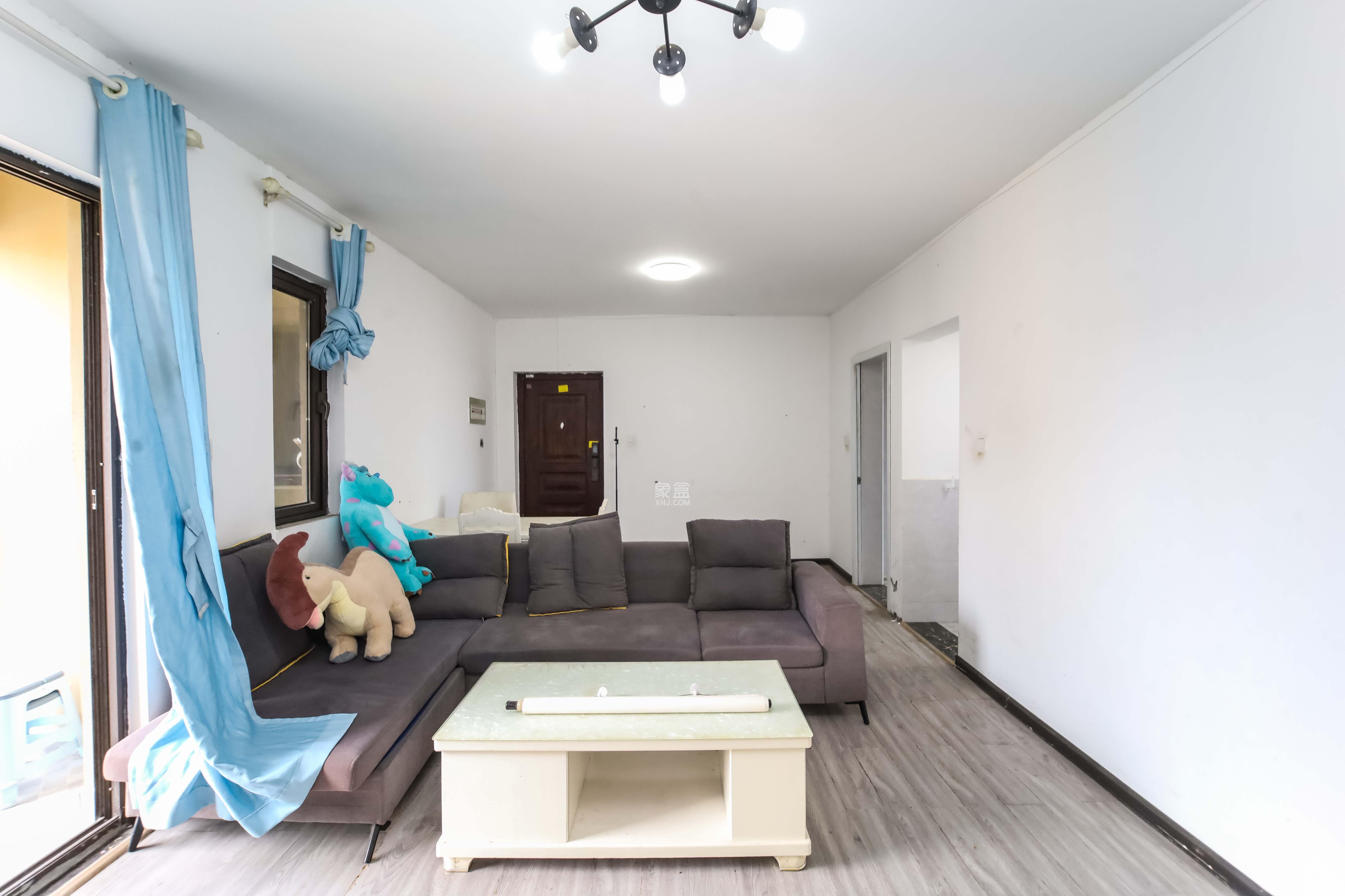 中欣楚天熙苑 3室2厅1卫 95.00万 中欣楚天熙苑 3室2厅1卫 95.00万客厅