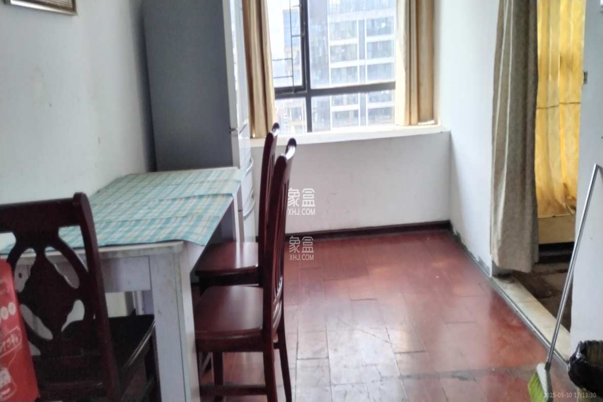 融科东南海  4室2厅1卫    2200.0元/月 融科东南海  4室2厅1卫    2200.0元/月室内图1