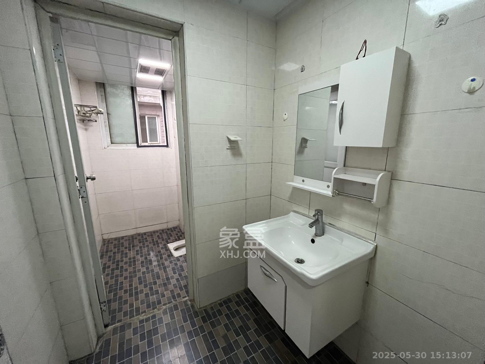 嘉盛华庭(一期、二期、三期) 3室2厅1卫 2500.0元/月 嘉盛华庭(一期、二期、三期) 3室2厅1卫 2500.0元/月室内图