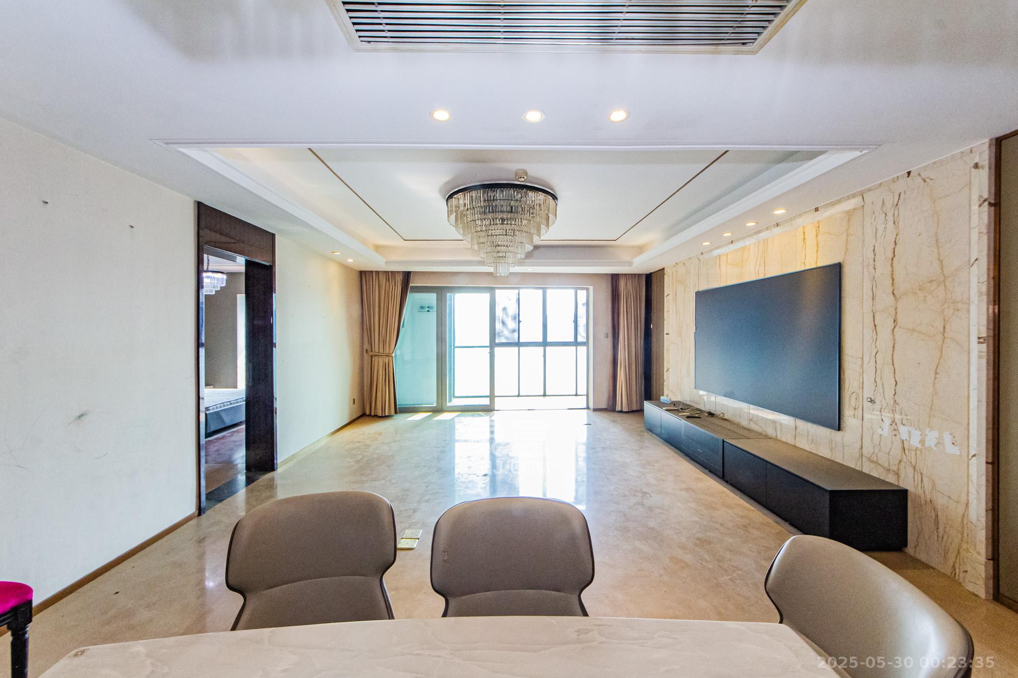 北辰定江洋 3室2厅2卫 290.0万 北辰定江洋 3室2厅2卫 290.0万客厅