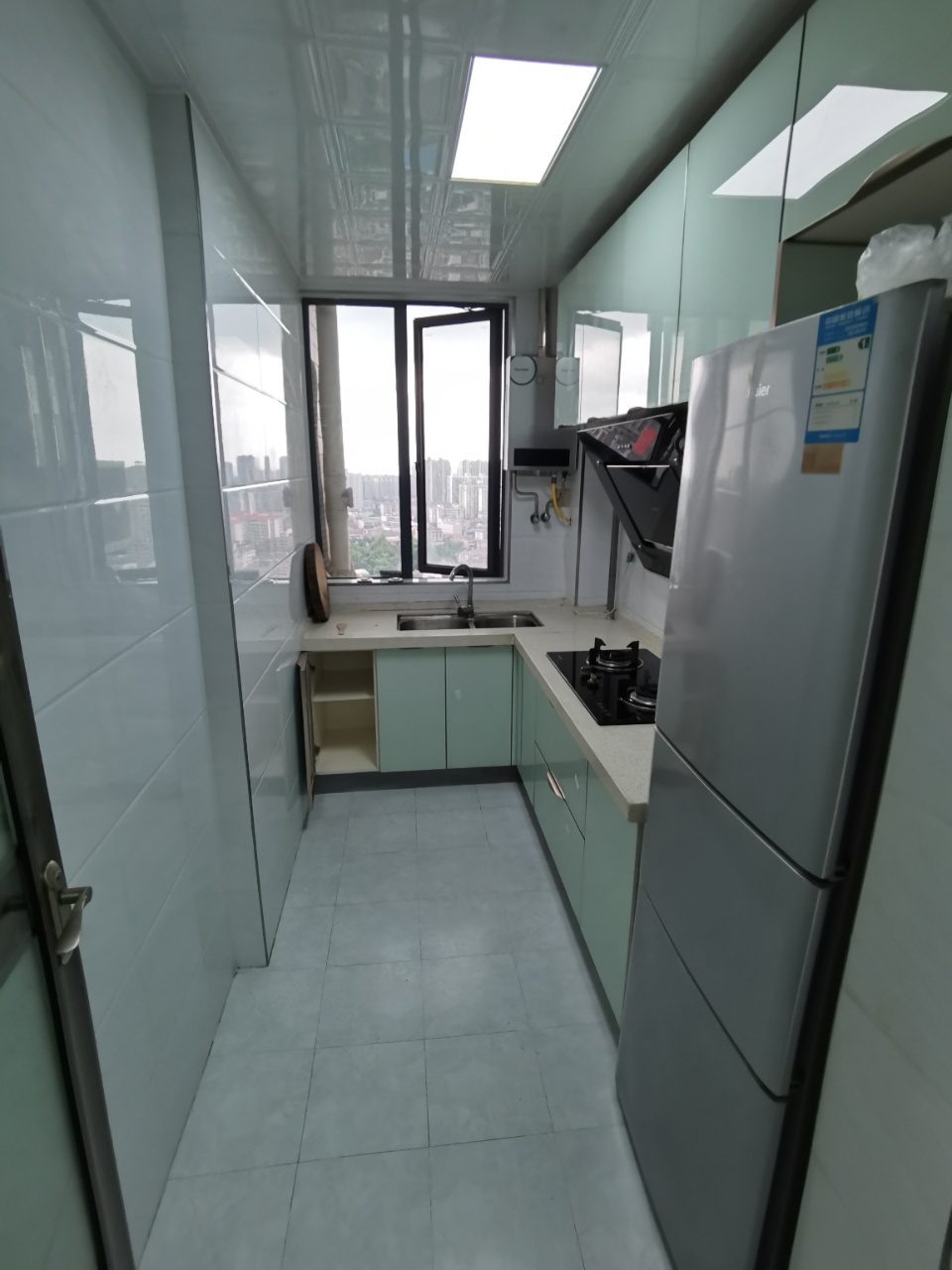 雄森国际  2室1厅1卫    1700.0元/月 雄森国际  2室1厅1卫    1700.0元/月室内图