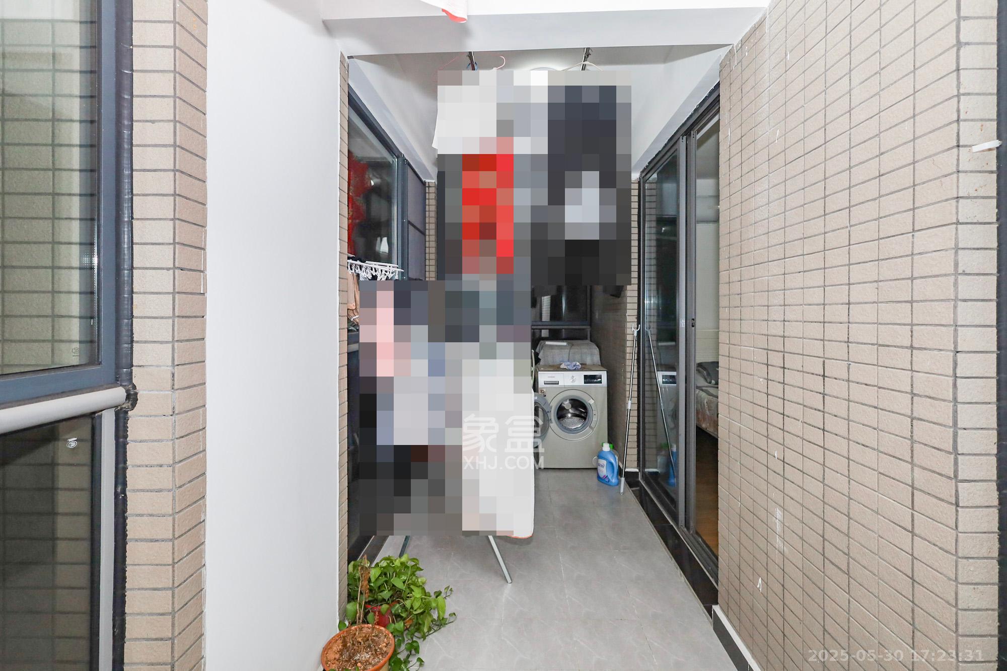 八方小区C区  3室2厅2卫   460.00万阳台