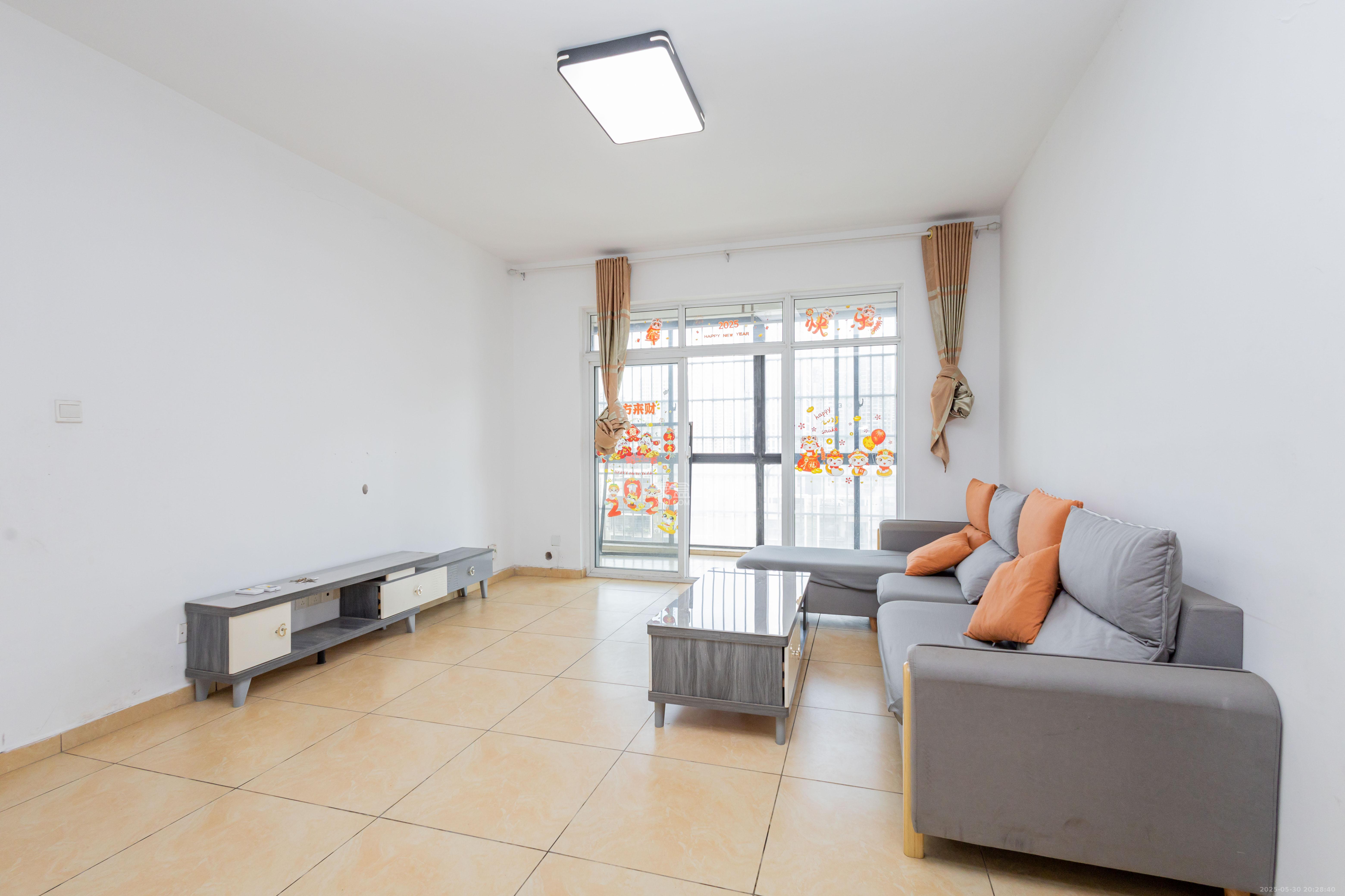 三景国际  3室2厅1卫    68.8万 三景国际  3室2厅1卫    68.8万客厅