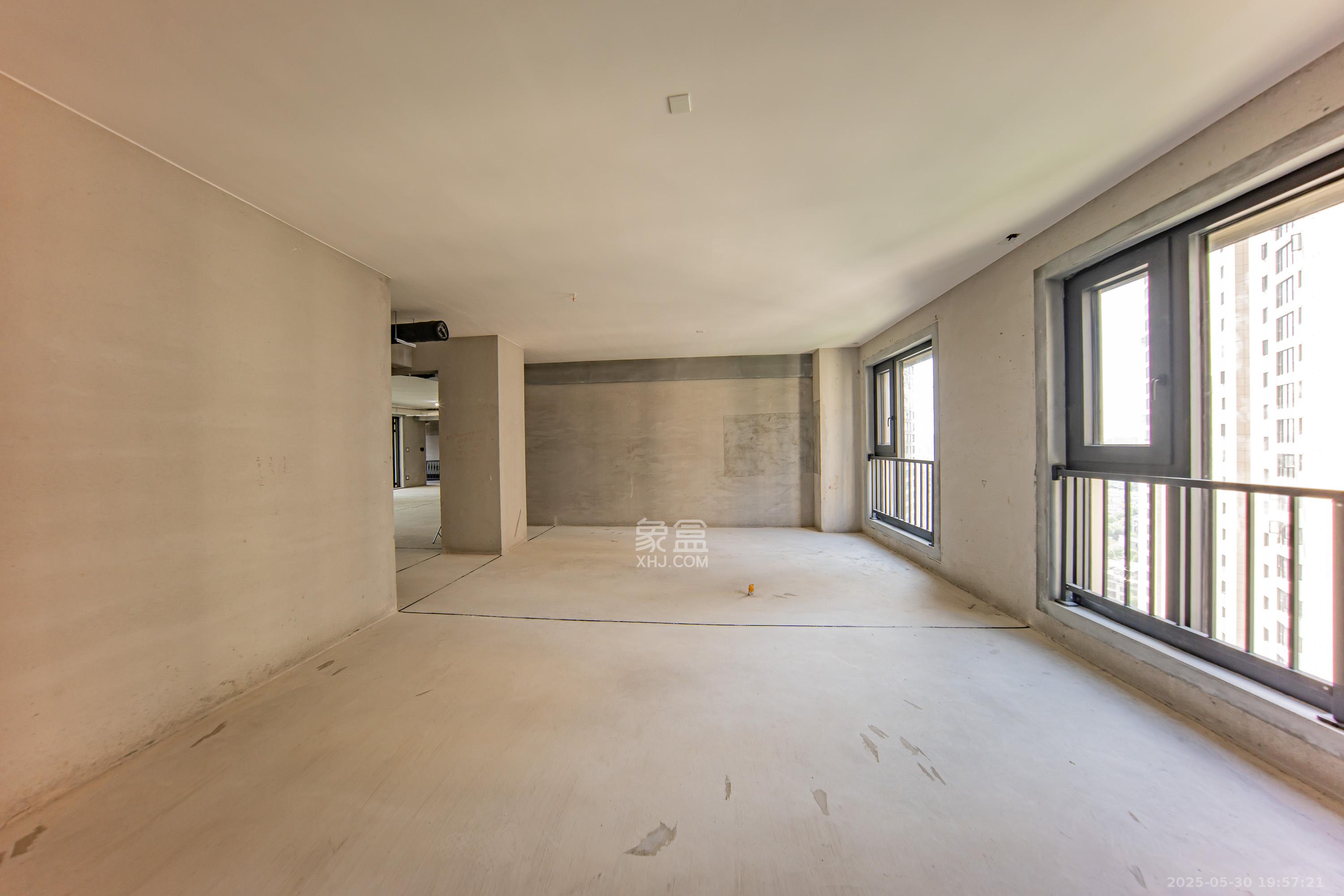 建投象山国际  5室2厅3卫   425.00万卧室