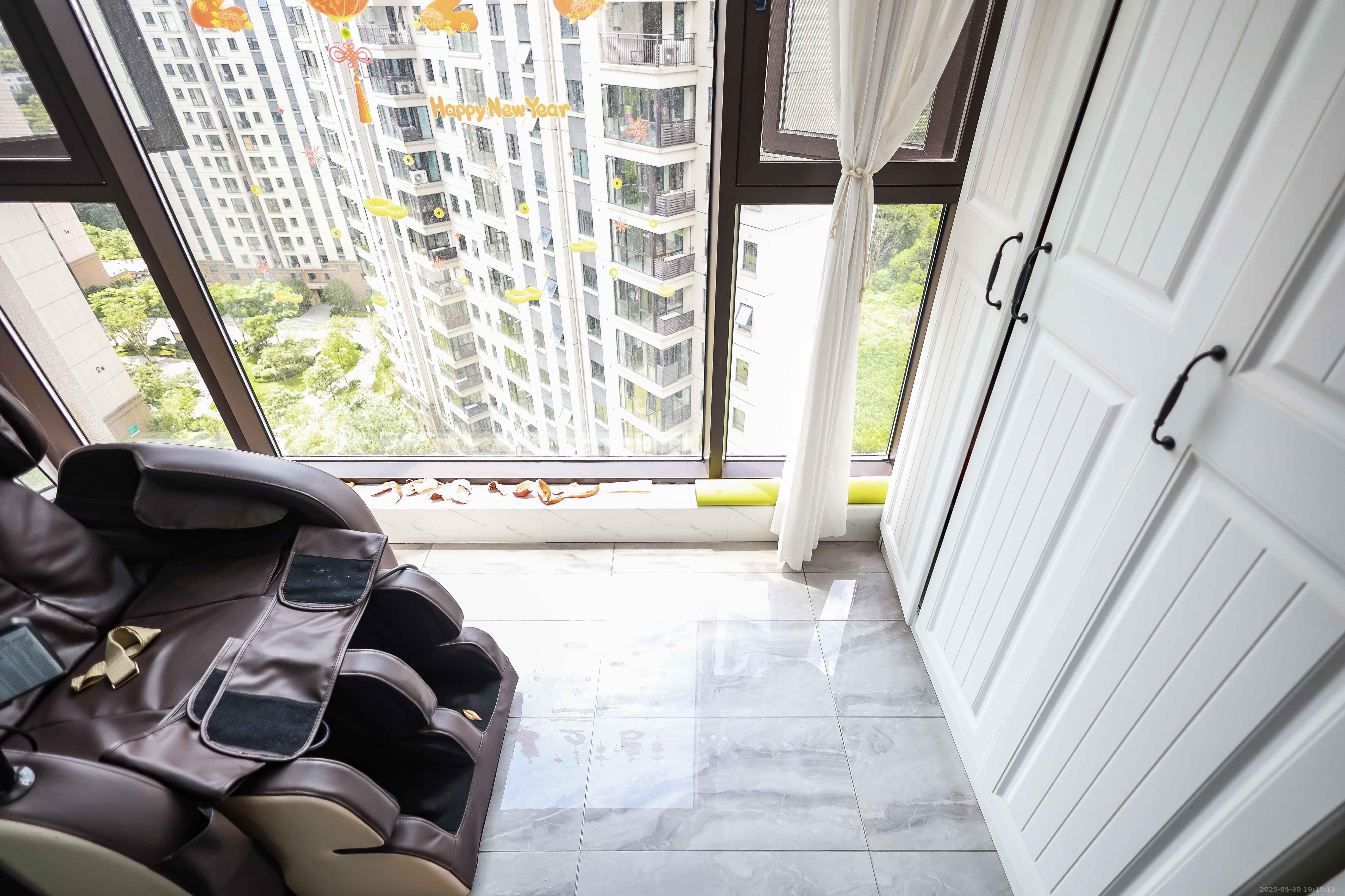 金基芳华 3室2厅2卫 102.0万 金基芳华 3室2厅2卫 102.0万阳台