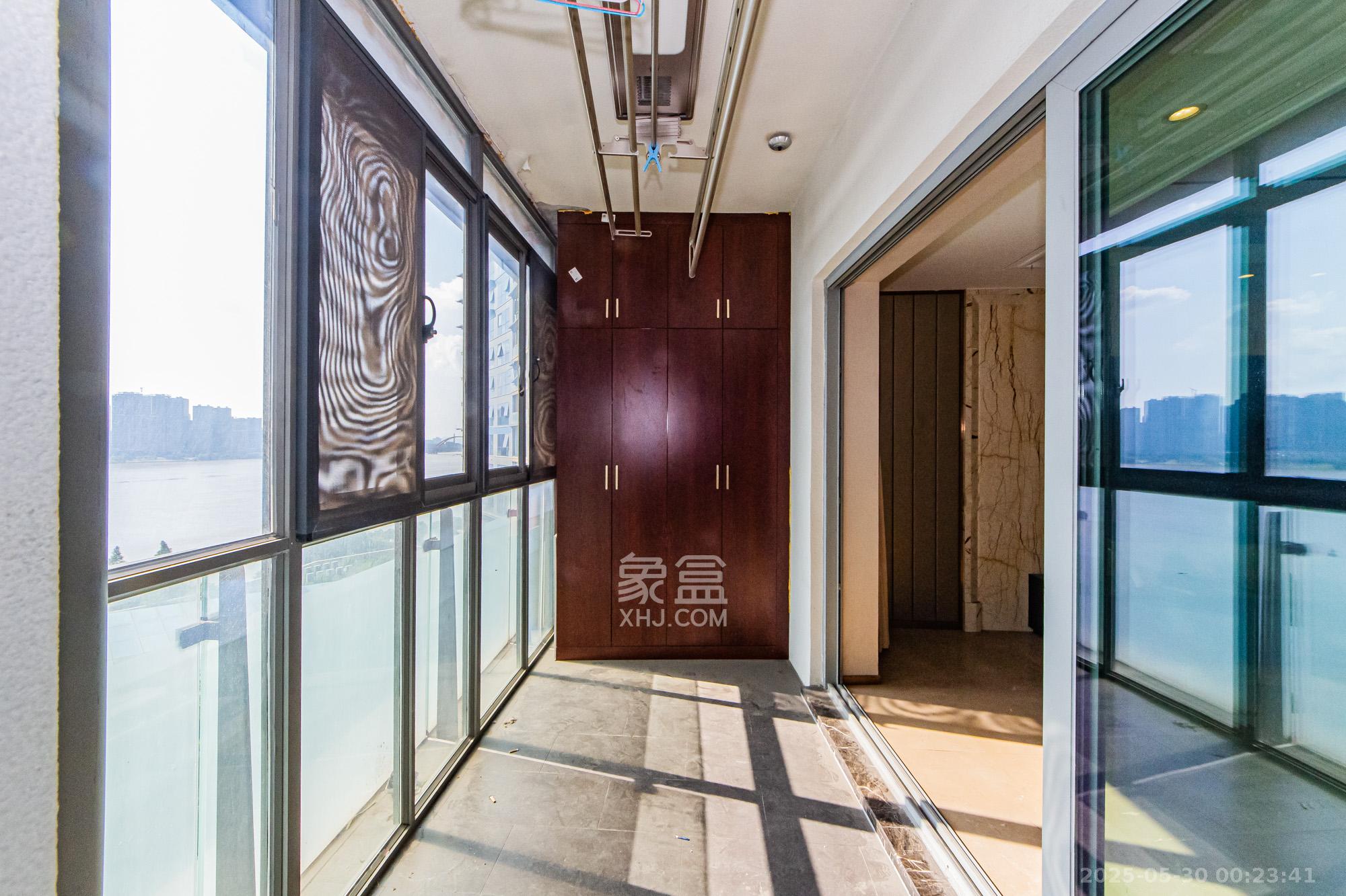 北辰定江洋 3室2厅2卫 290.0万 北辰定江洋 3室2厅2卫 290.0万阳台