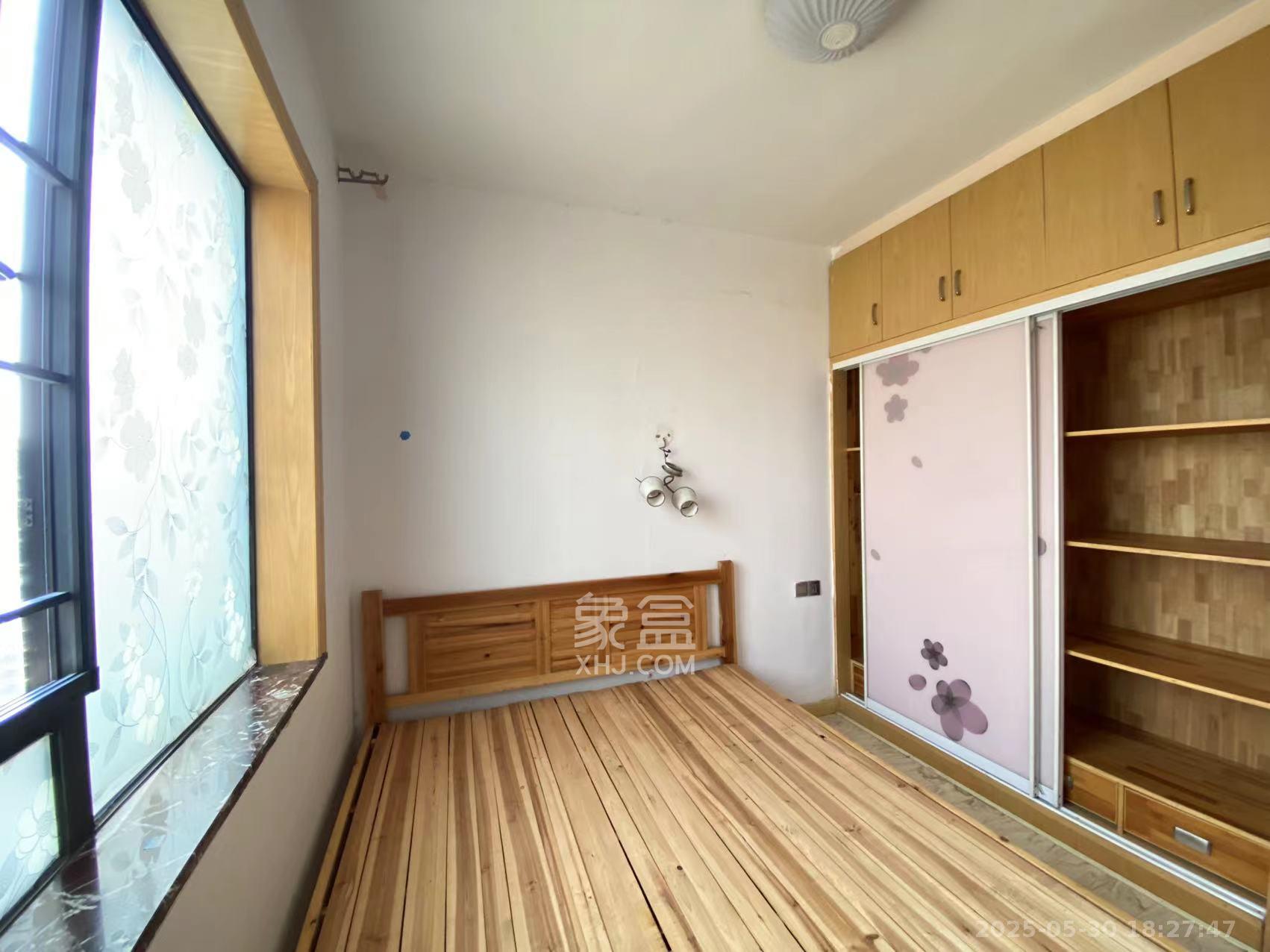 东岸梅园小区  3室2厅1卫   2600.00元/月室内图