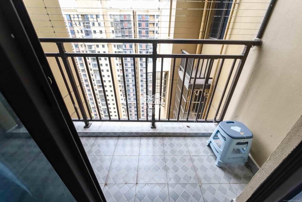 中欣楚天熙苑 3室2厅1卫 95.00万 中欣楚天熙苑 3室2厅1卫 95.00万阳台