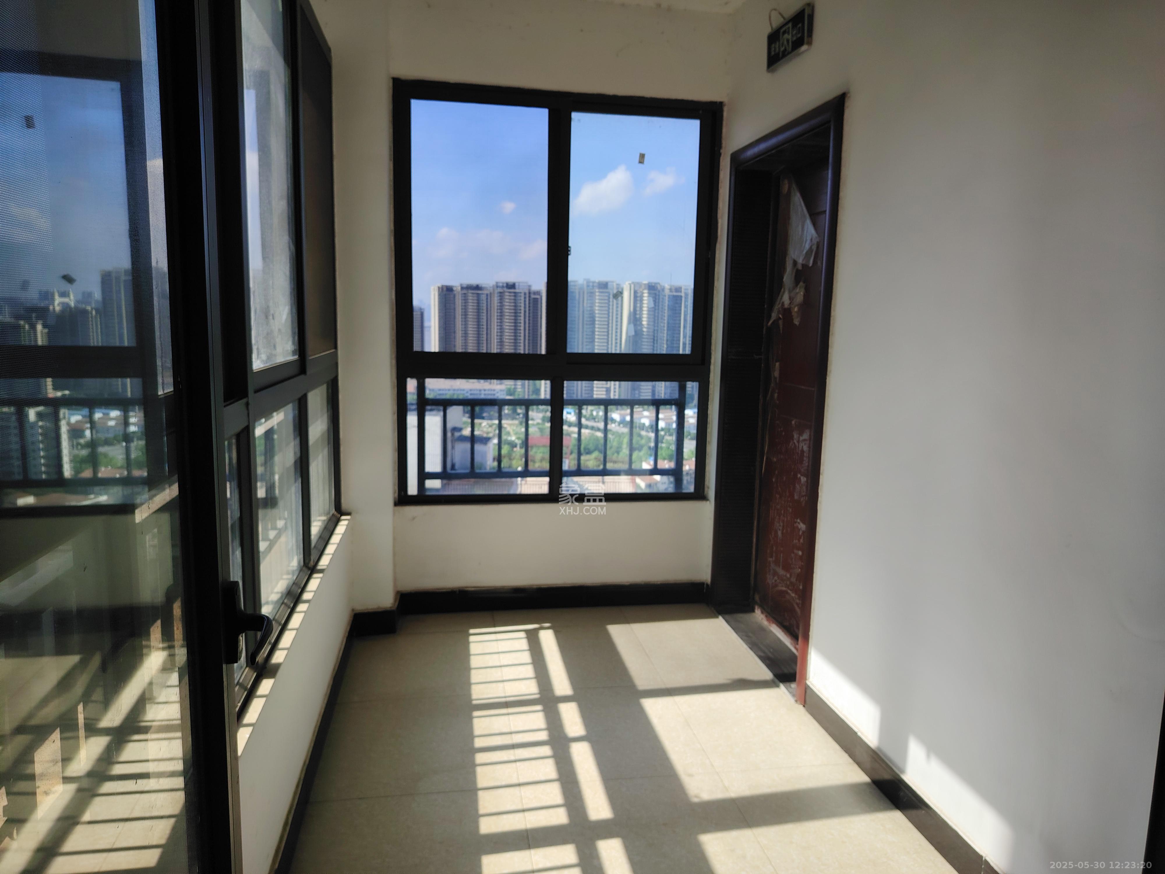 秀峰景园（领秀峰）  3室2厅2卫   1900.00元/月室内图