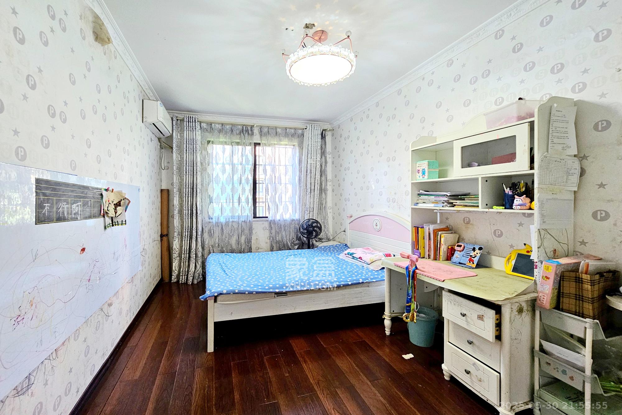 三江花中城 5室2厅2卫 126.8万 三江花中城 5室2厅2卫 126.8万卧室