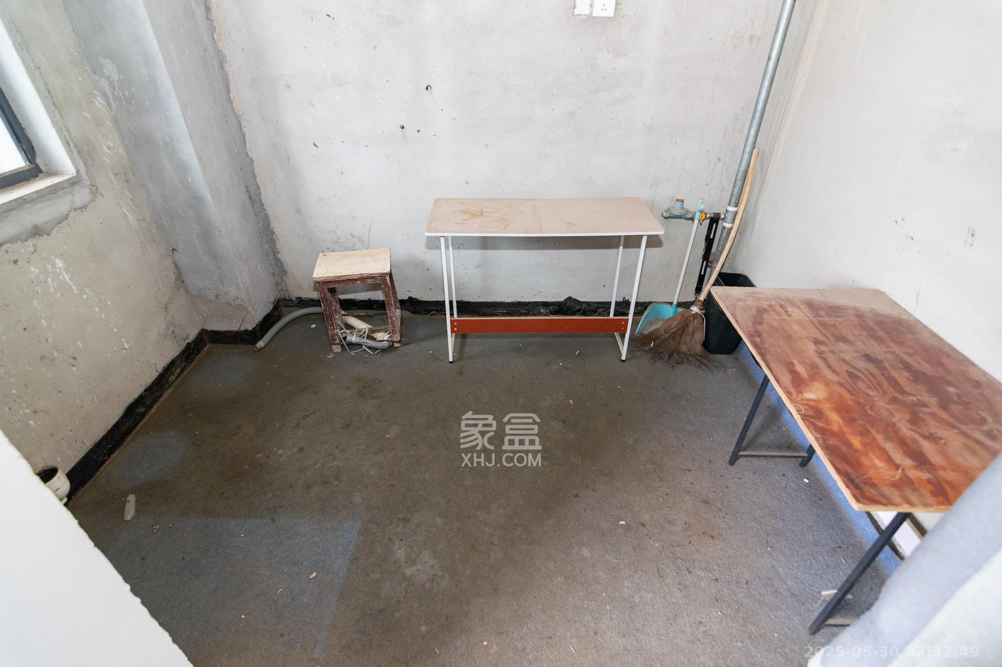 联诚现代城  3室2厅2卫   51.00万厨房