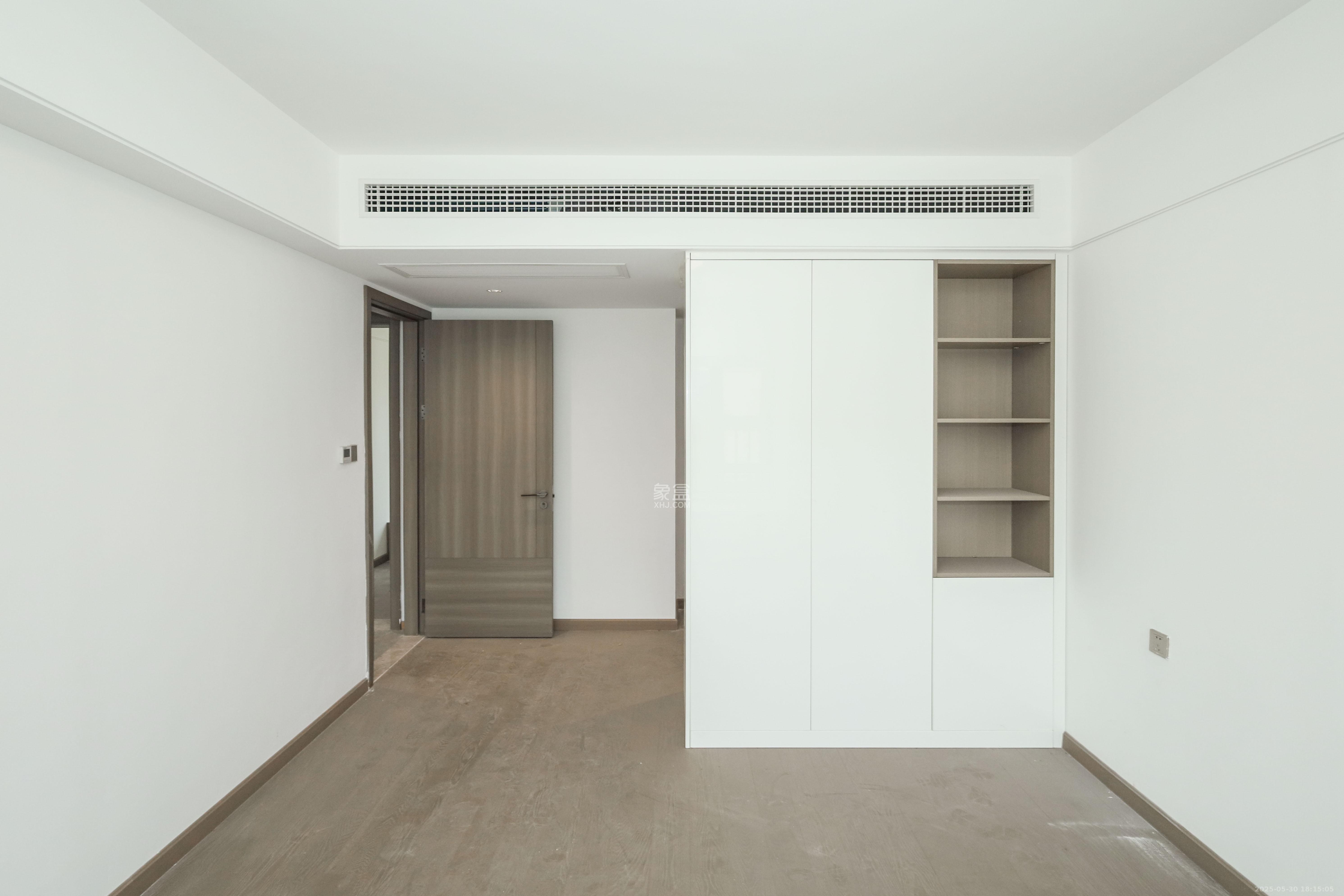 阳光城翡丽云邸  4室2厅2卫    130.0万 阳光城翡丽云邸  4室2厅2卫    130.0万卧室