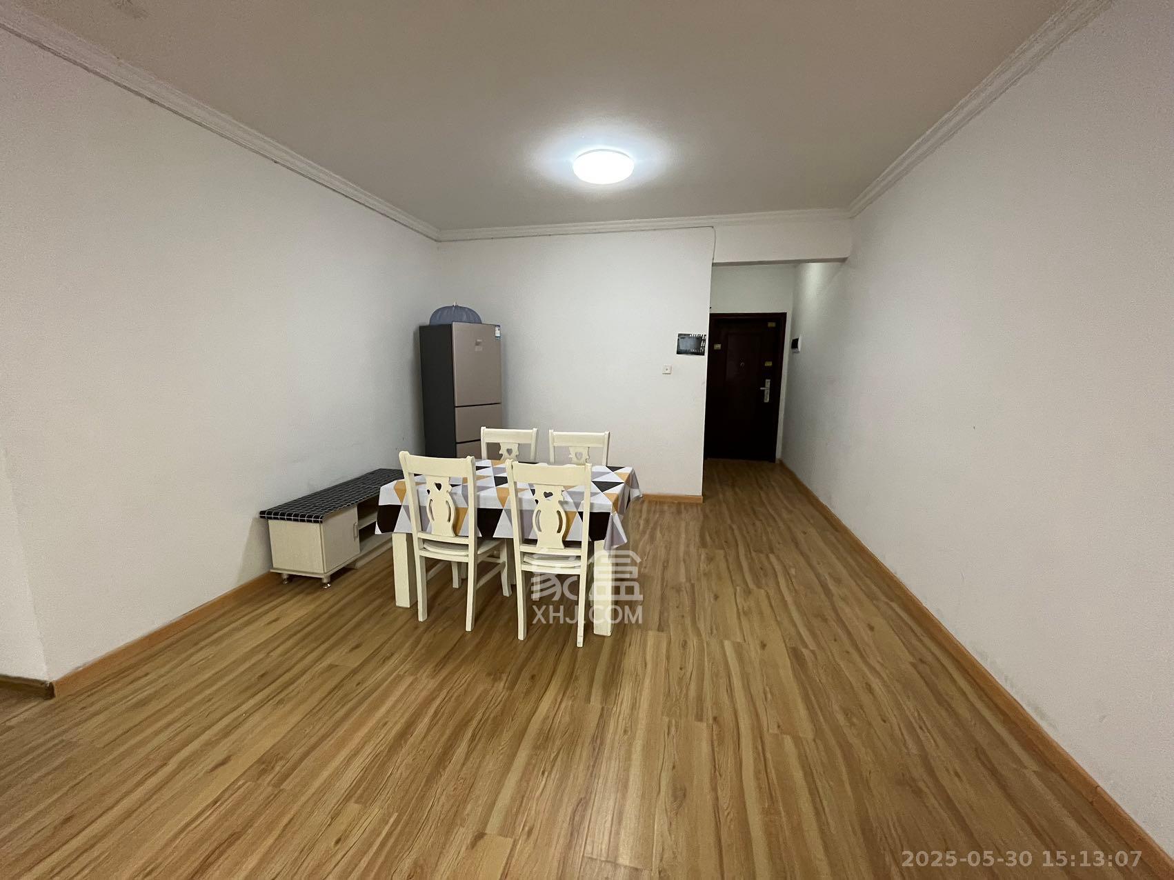 嘉盛华庭(一期、二期、三期) 3室2厅1卫 2500.0元/月 嘉盛华庭(一期、二期、三期) 3室2厅1卫 2500.0元/月室内图