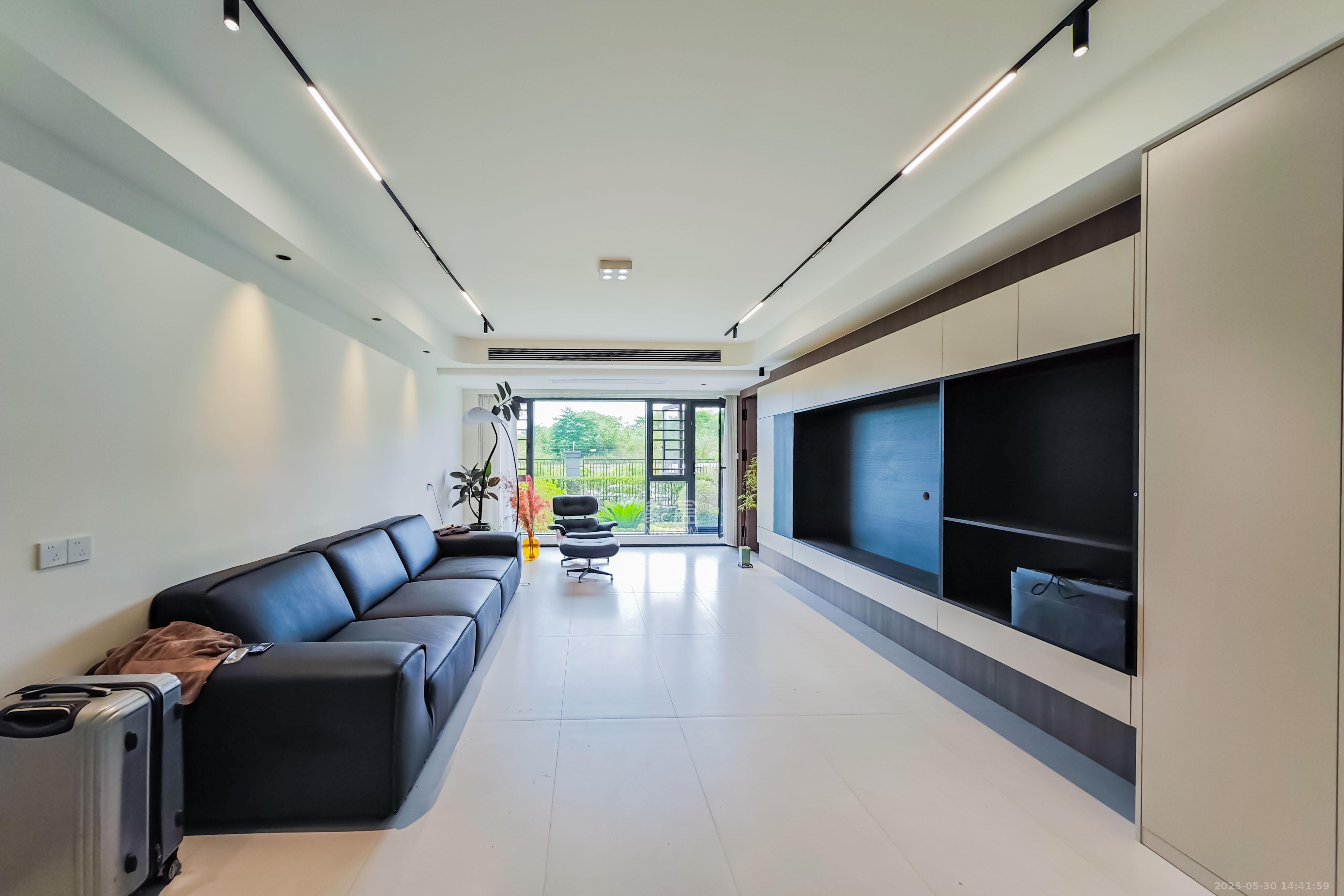 建发玖洲和玺 3室2厅2卫 146.0万 建发玖洲和玺 3室2厅2卫 146.0万客厅