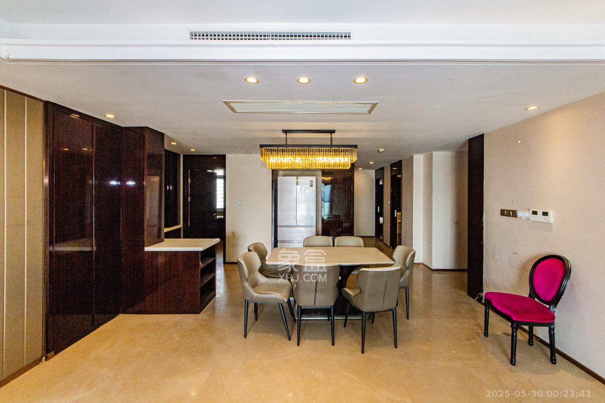 北辰定江洋 3室2厅2卫 290.0万 北辰定江洋 3室2厅2卫 290.0万客厅