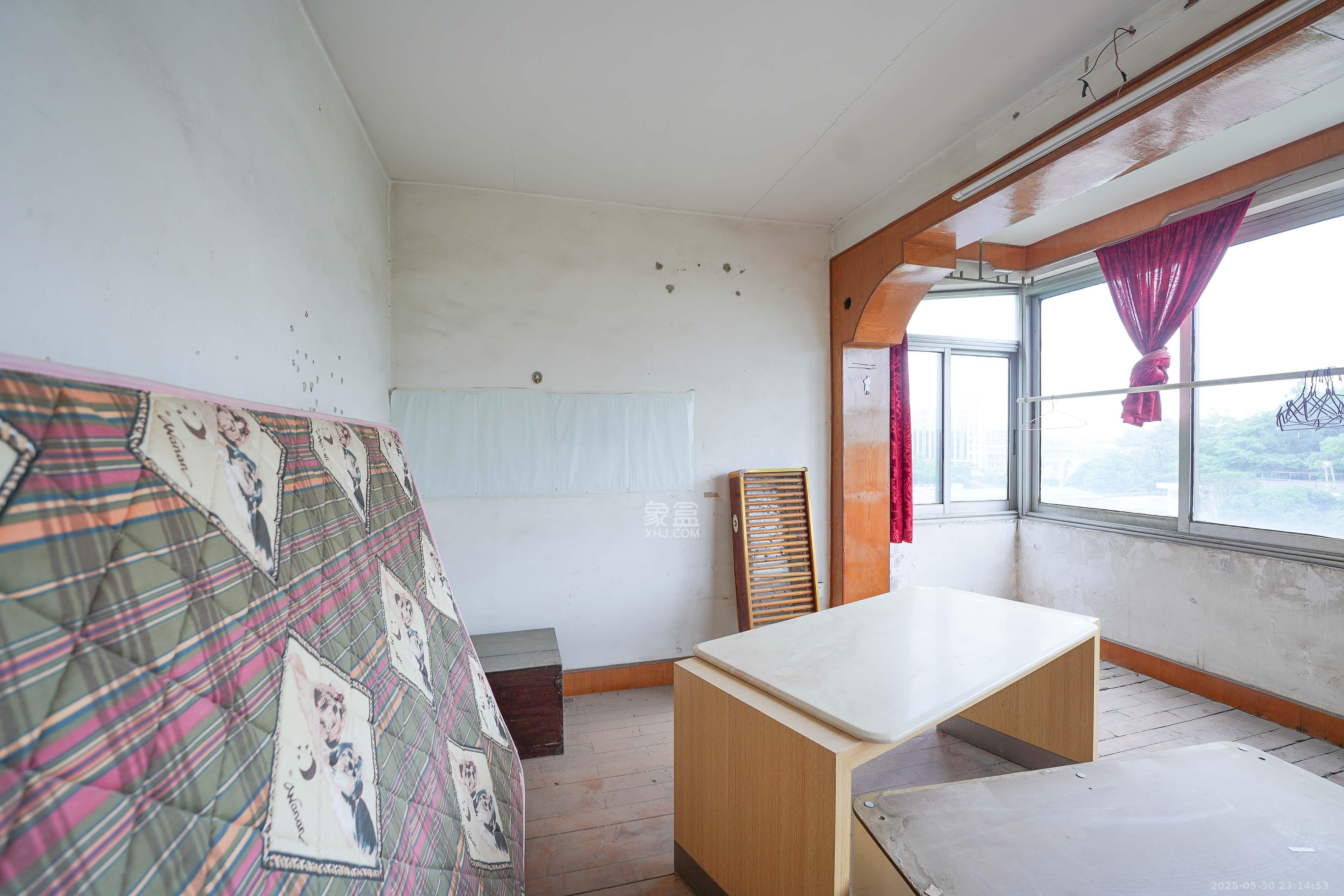 暮云镇水电八局 3室2厅1卫 30.0万 暮云镇水电八局 3室2厅1卫 30.0万卧室