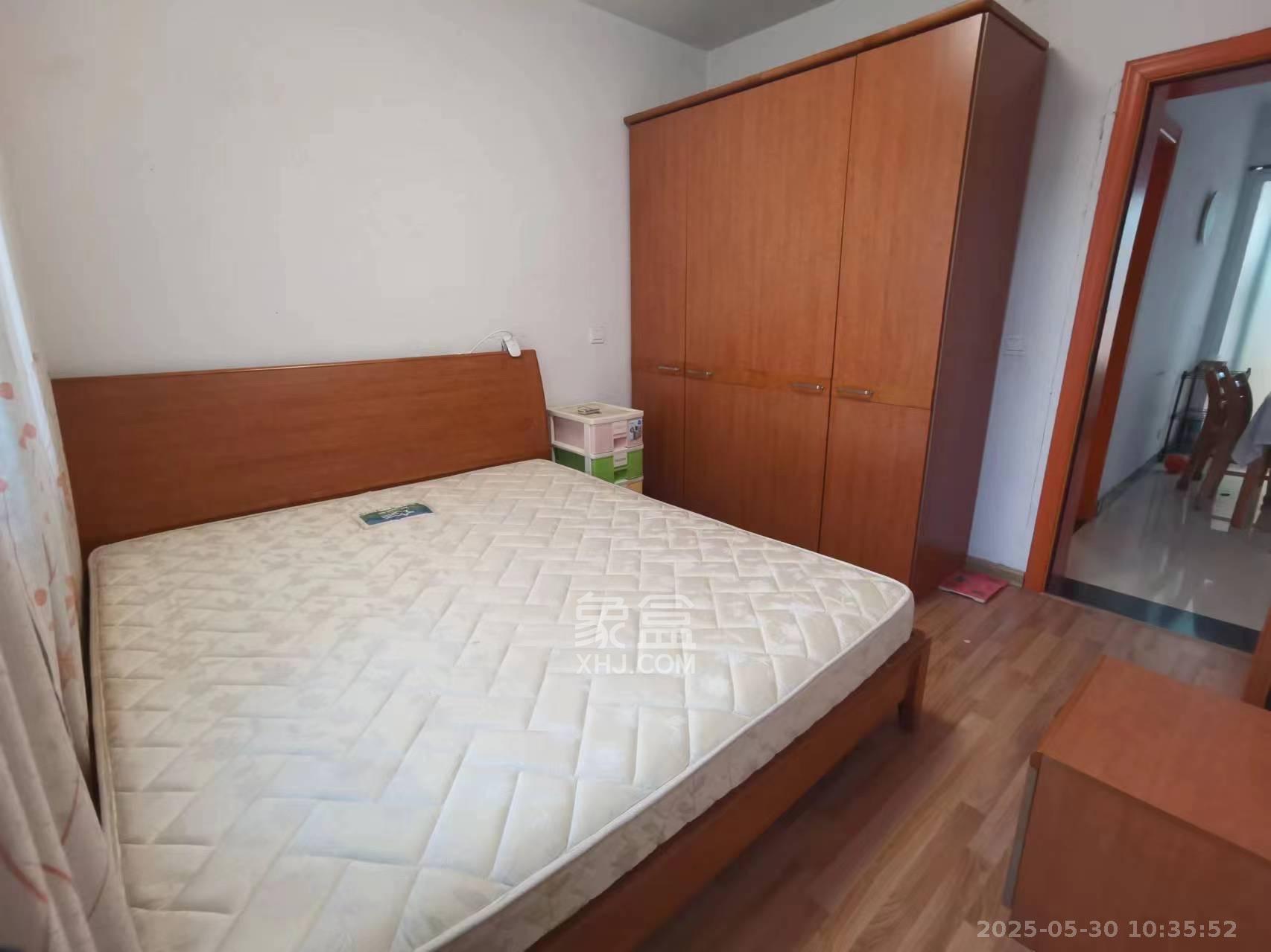 鄱阳小区 4室2厅2卫 2000.0元/月 鄱阳小区 4室2厅2卫 2000.0元/月室内图