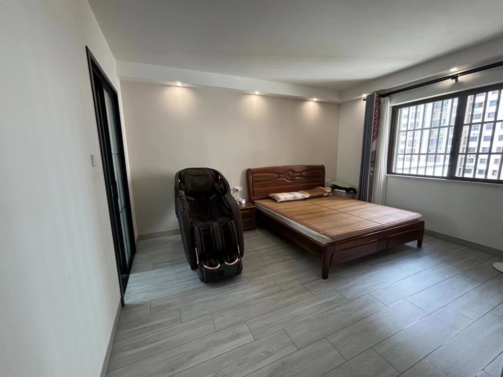 永泰花苑  4室2厅2卫   235.00万室内图