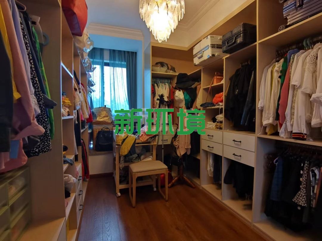 山水印象  3室2厅2卫   118.00万客厅