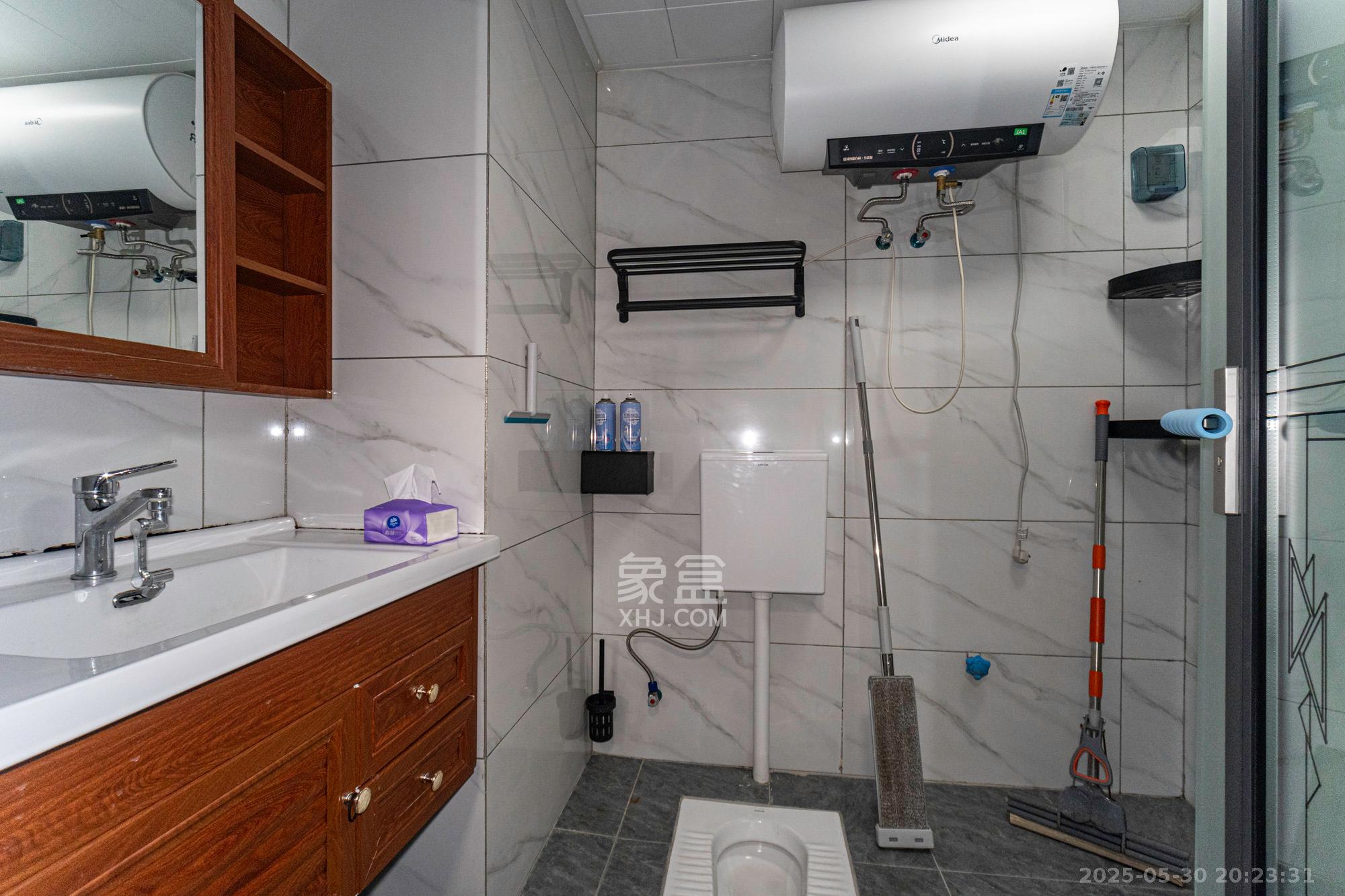 中建悦和城 1室1厅1卫 31.8万 中建悦和城 1室1厅1卫 31.8万卫生间