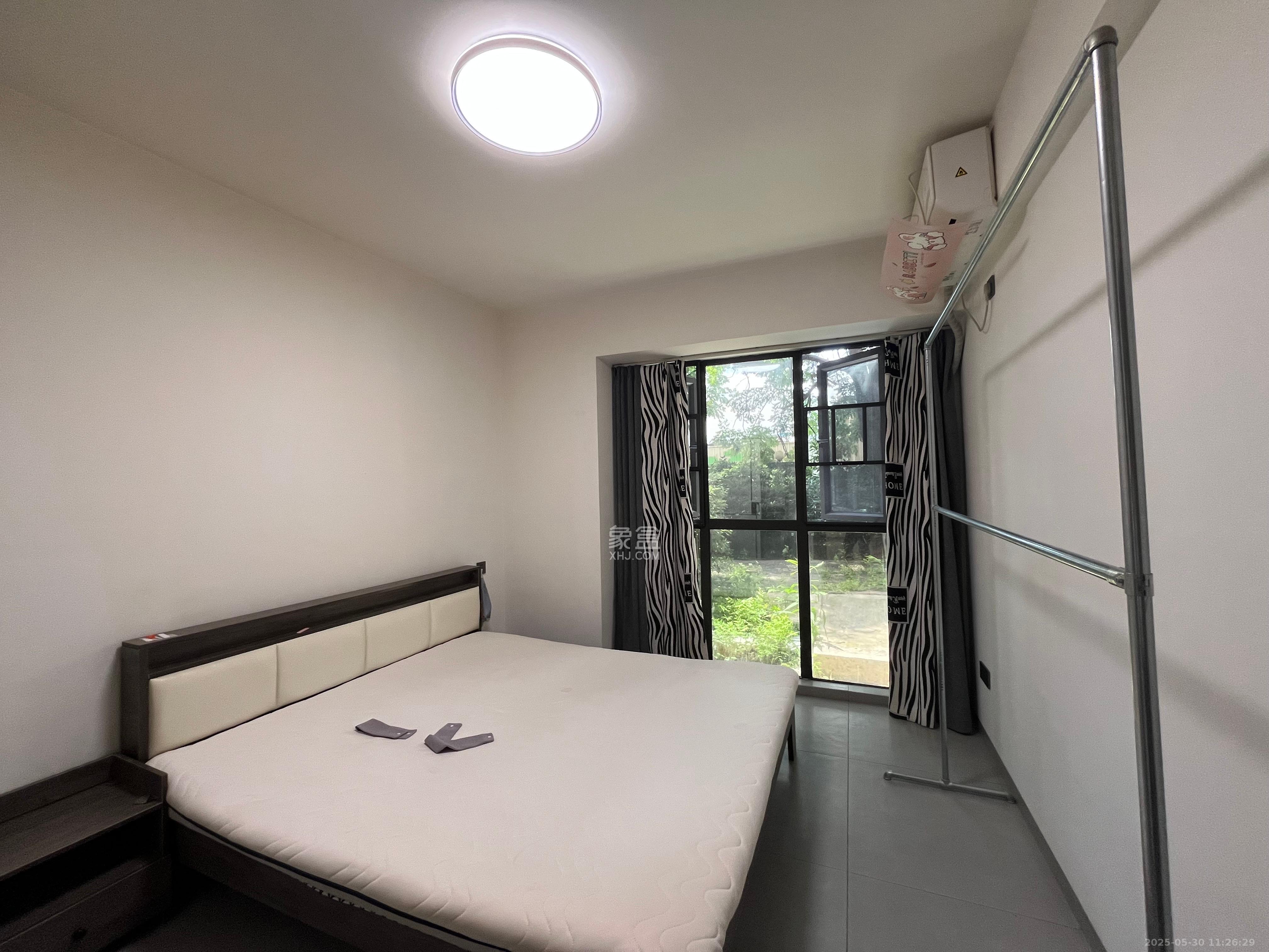东岸梅园小区  3室1厅1卫   2100.00元/月室内图