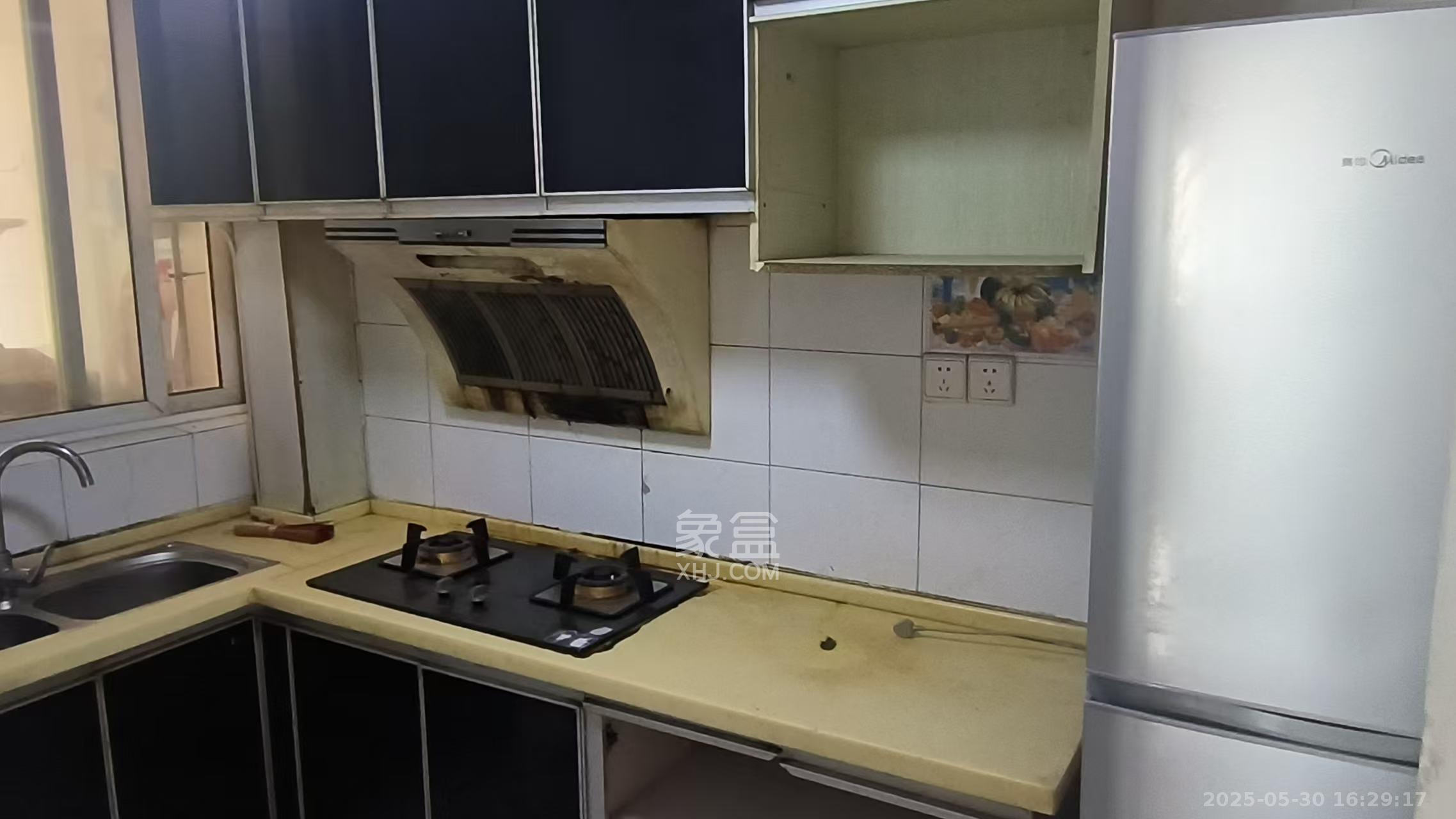 晶华美地 4室2厅1卫 2200.0元/月 晶华美地 4室2厅1卫 2200.0元/月室内图