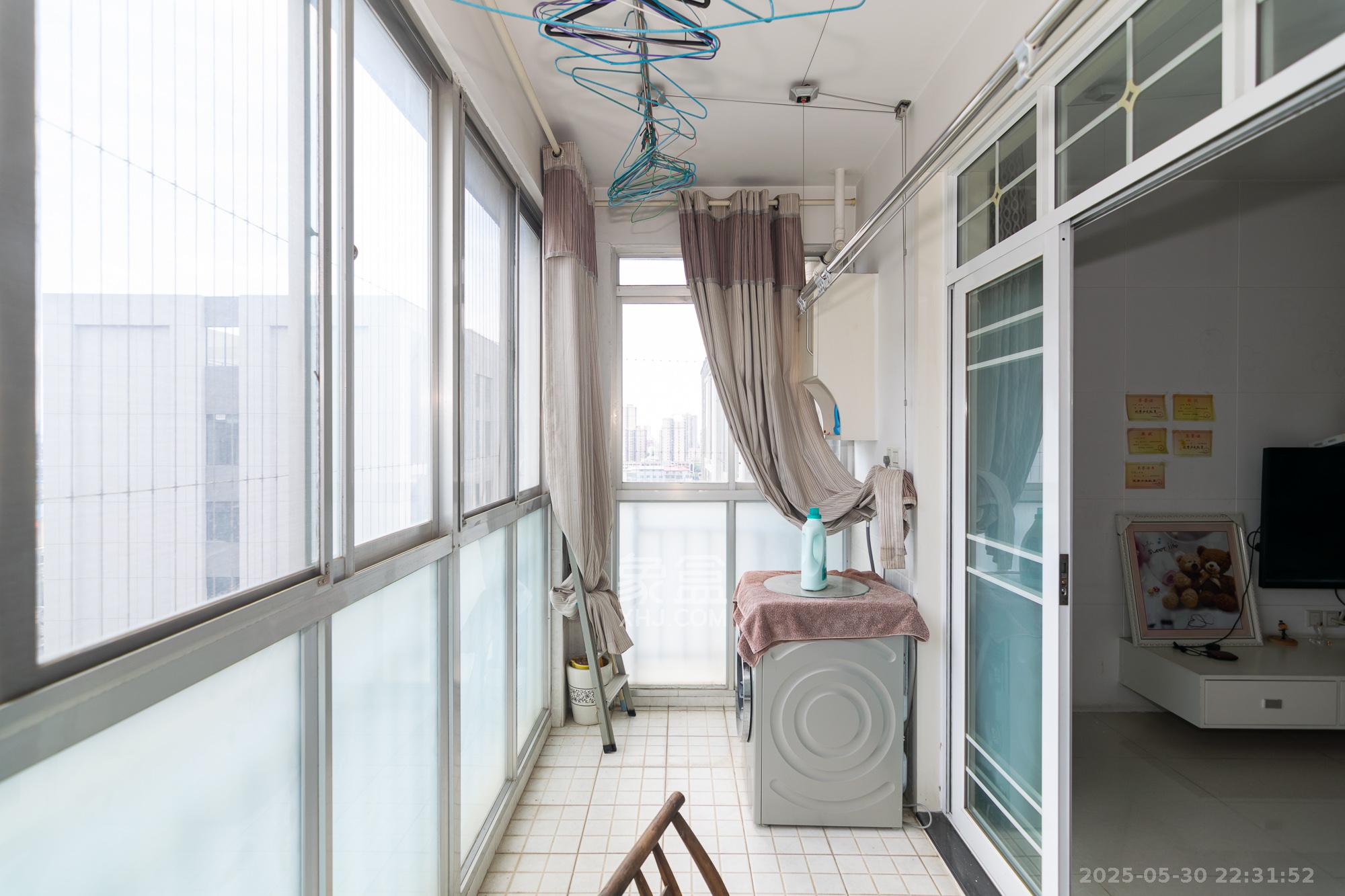 双龙警苑 3室2厅2卫 67.99万 双龙警苑 3室2厅2卫 67.99万阳台