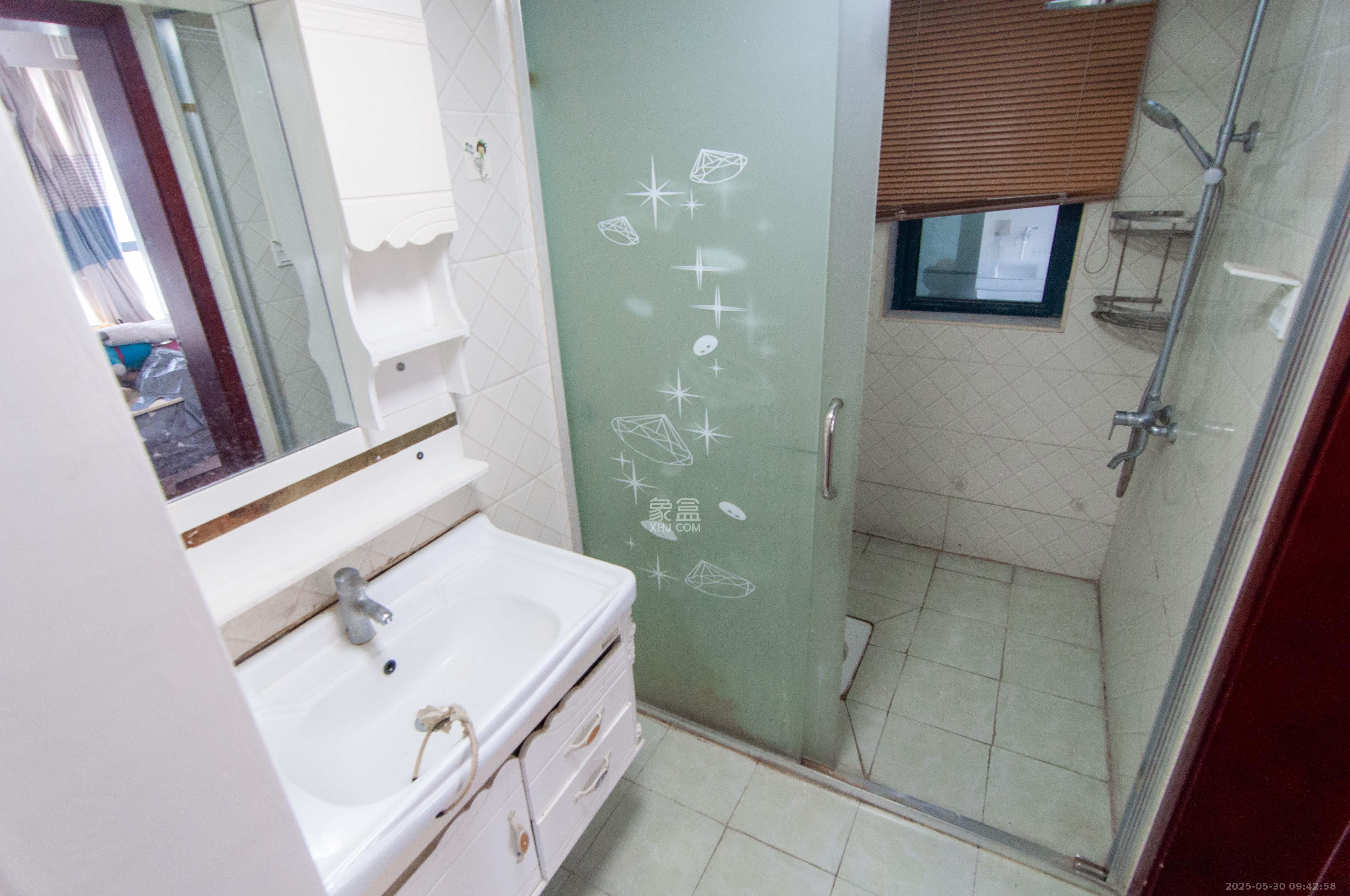 中建梅溪湖中心  3室2厅2卫    126.8万 中建梅溪湖中心  3室2厅2卫    126.8万卫生间