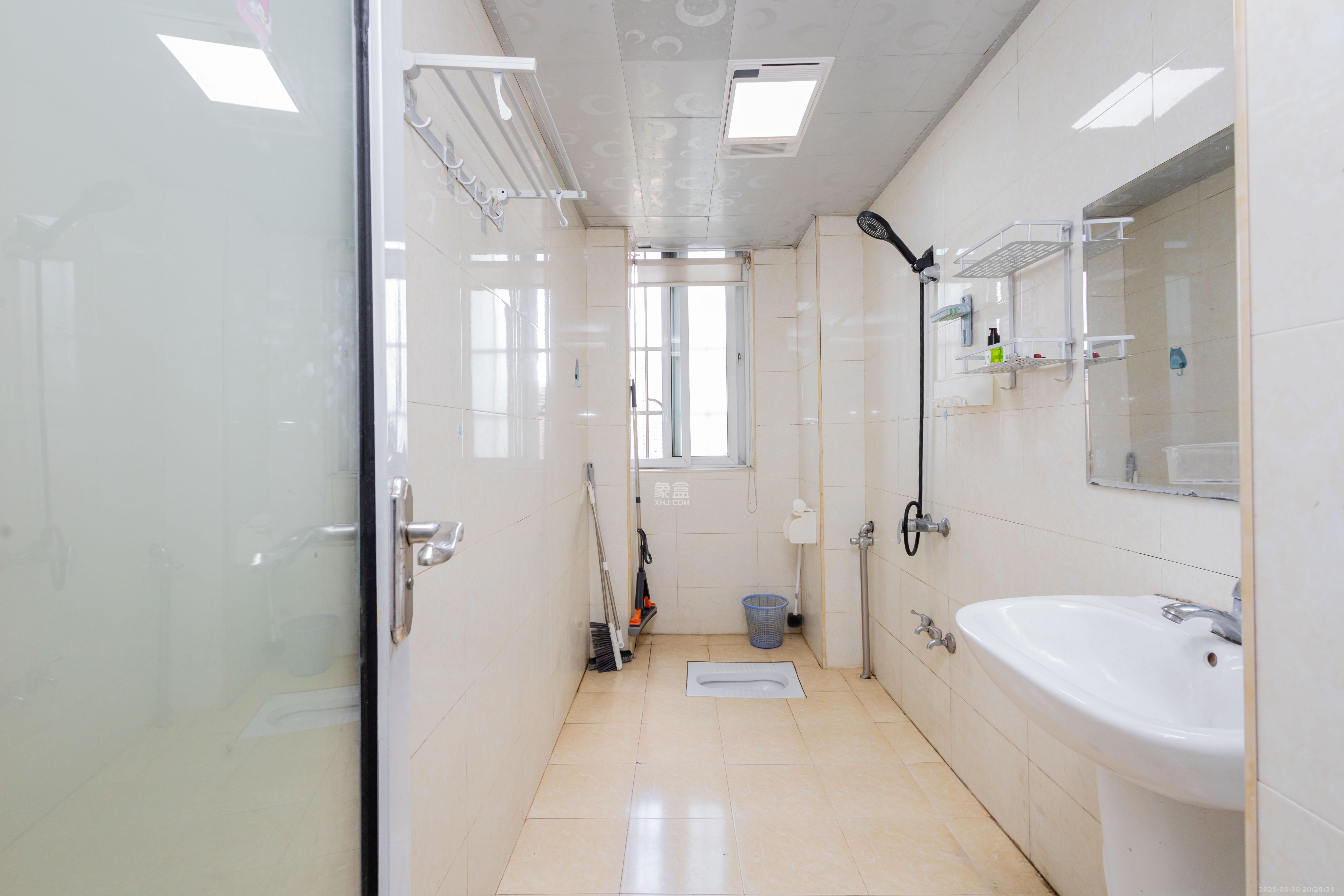 三景国际  3室2厅1卫    68.8万 三景国际  3室2厅1卫    68.8万卫生间