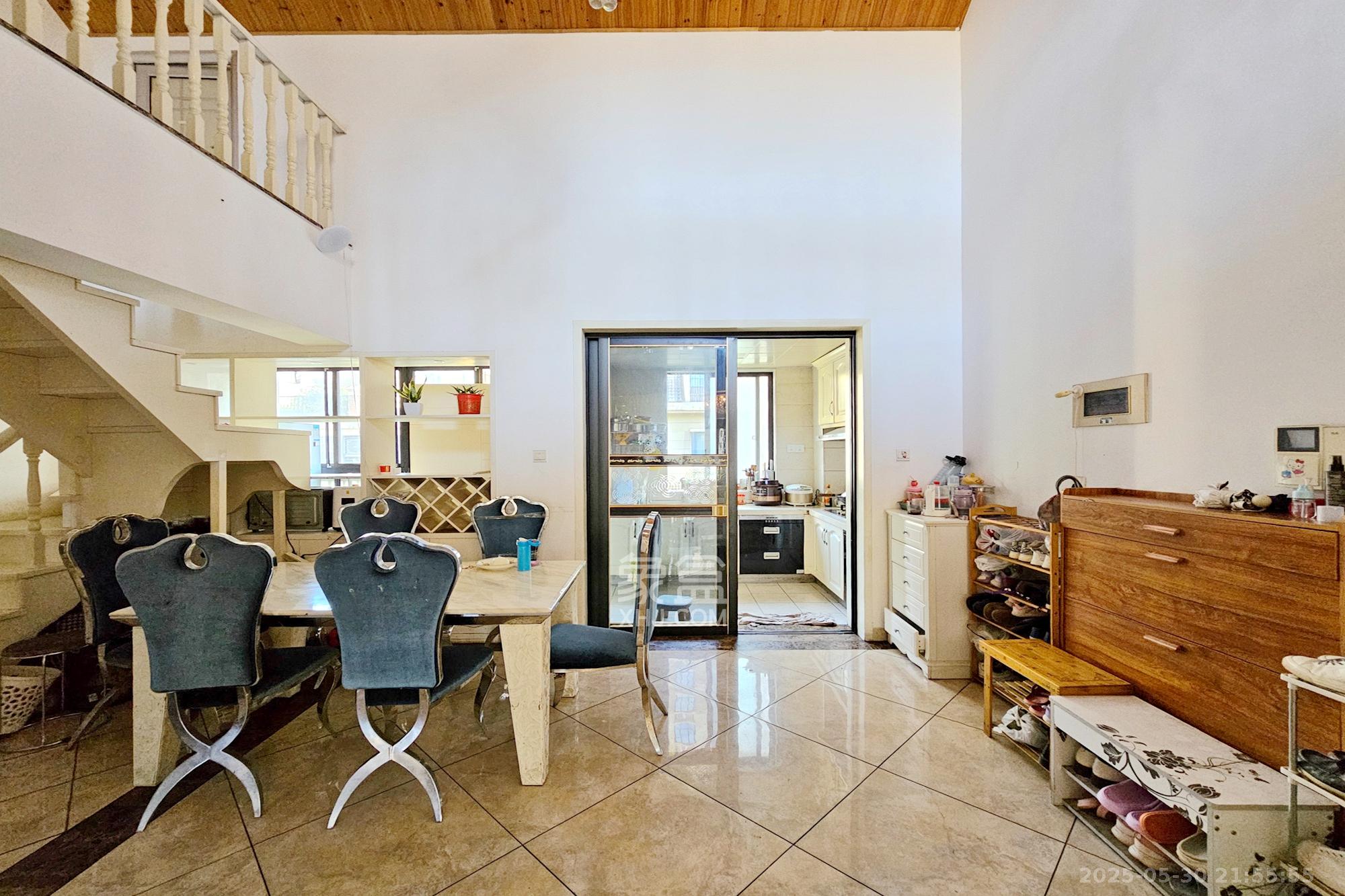 三江花中城 5室2厅2卫 126.8万 三江花中城 5室2厅2卫 126.8万客厅