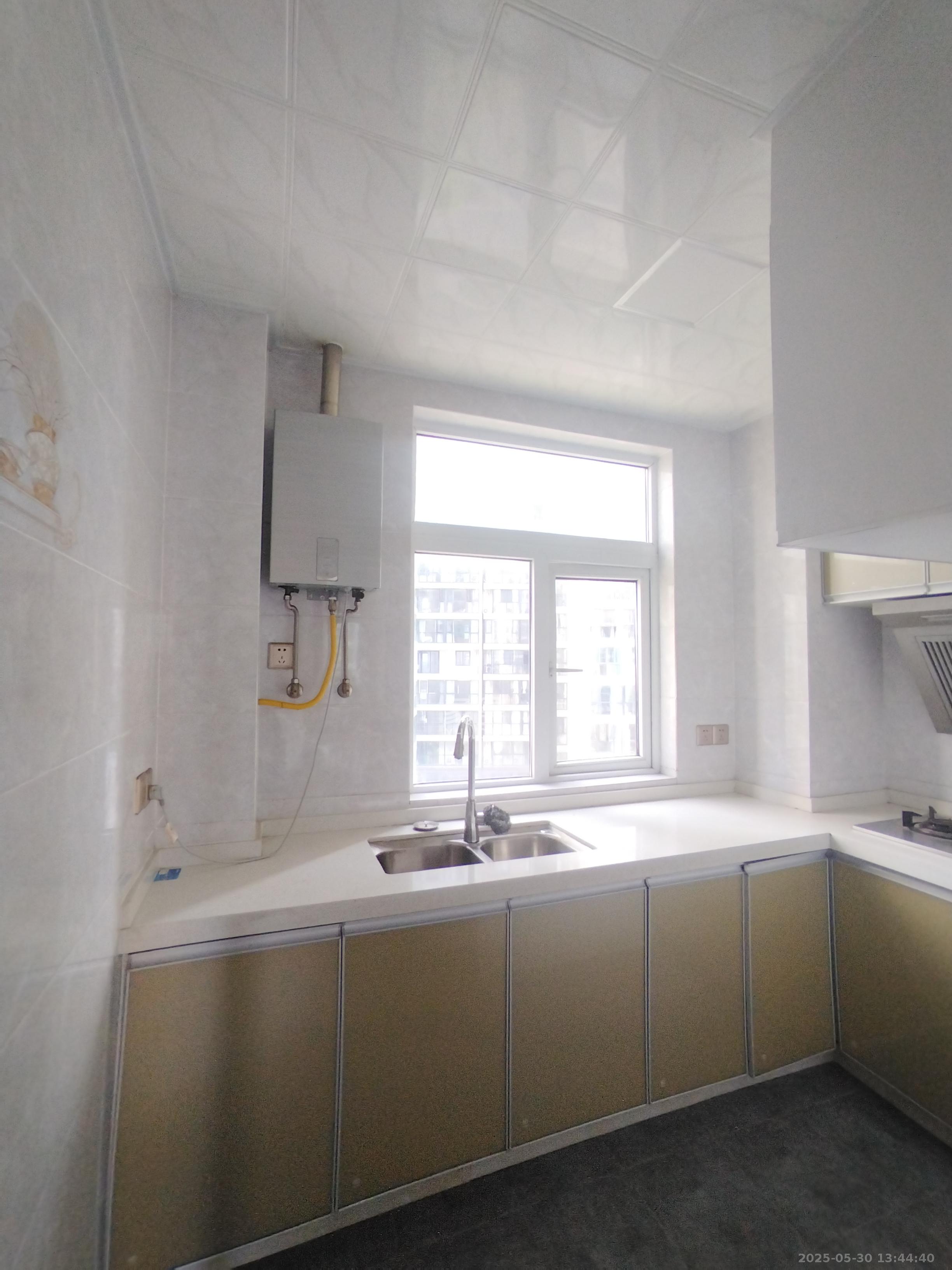 和悦城(蟠龙景苑) 3室2厅2卫 1800.0元/月 和悦城(蟠龙景苑) 3室2厅2卫 1800.0元/月室内图