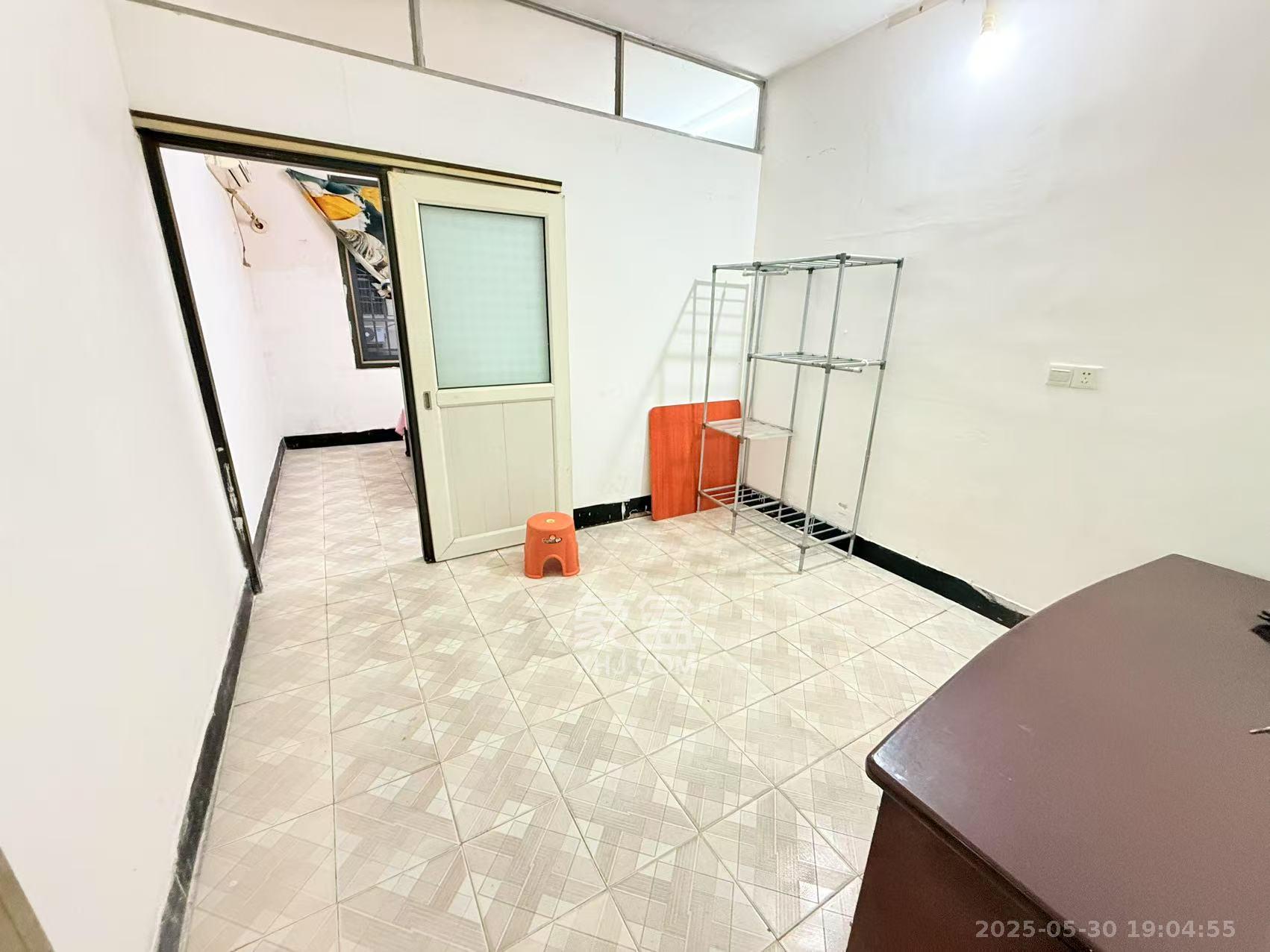 东瓜山一村  2室1厅1卫    1300.0元/月