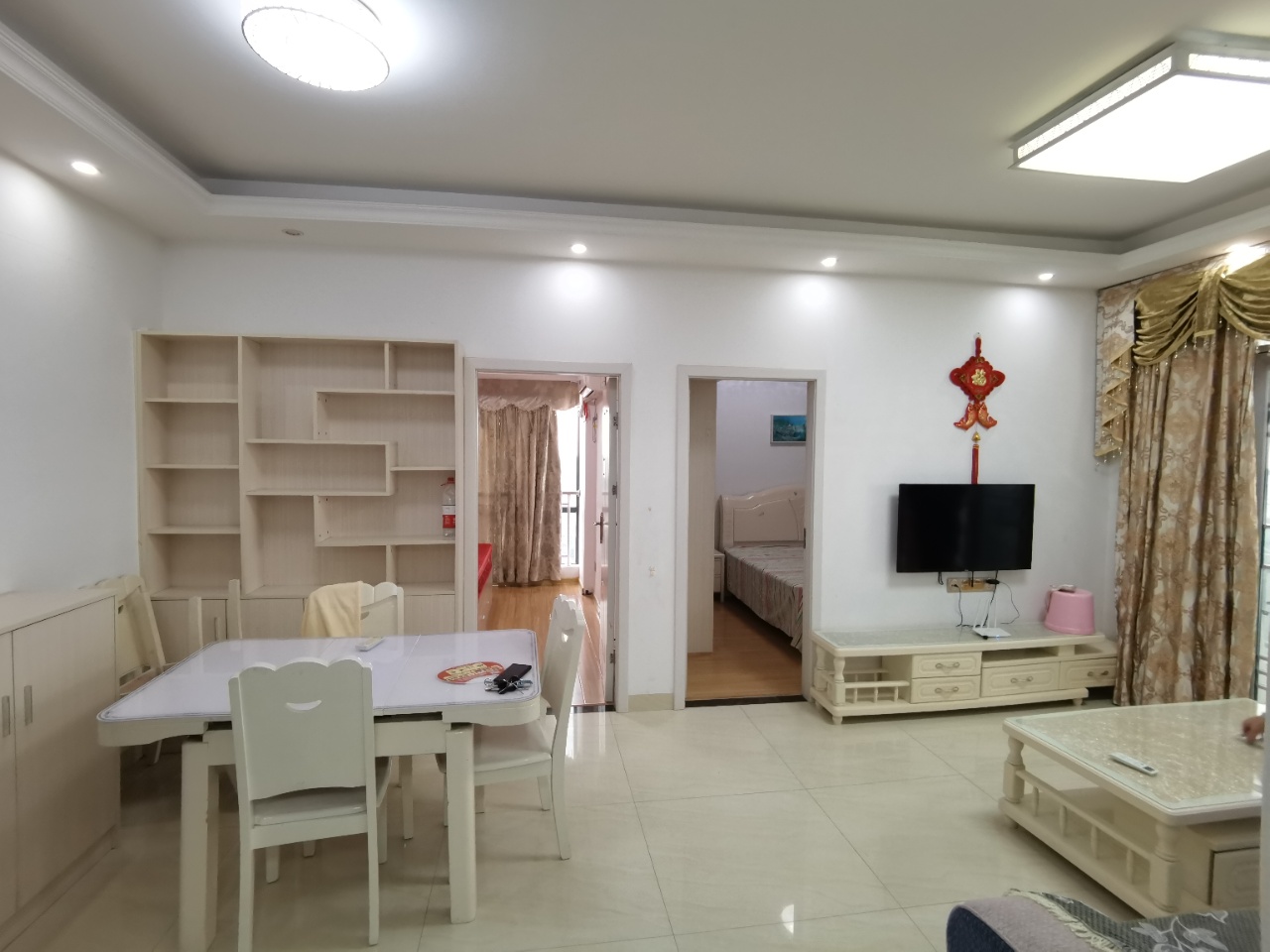 雄森国际  2室1厅1卫    1700.0元/月 雄森国际  2室1厅1卫    1700.0元/月室内图