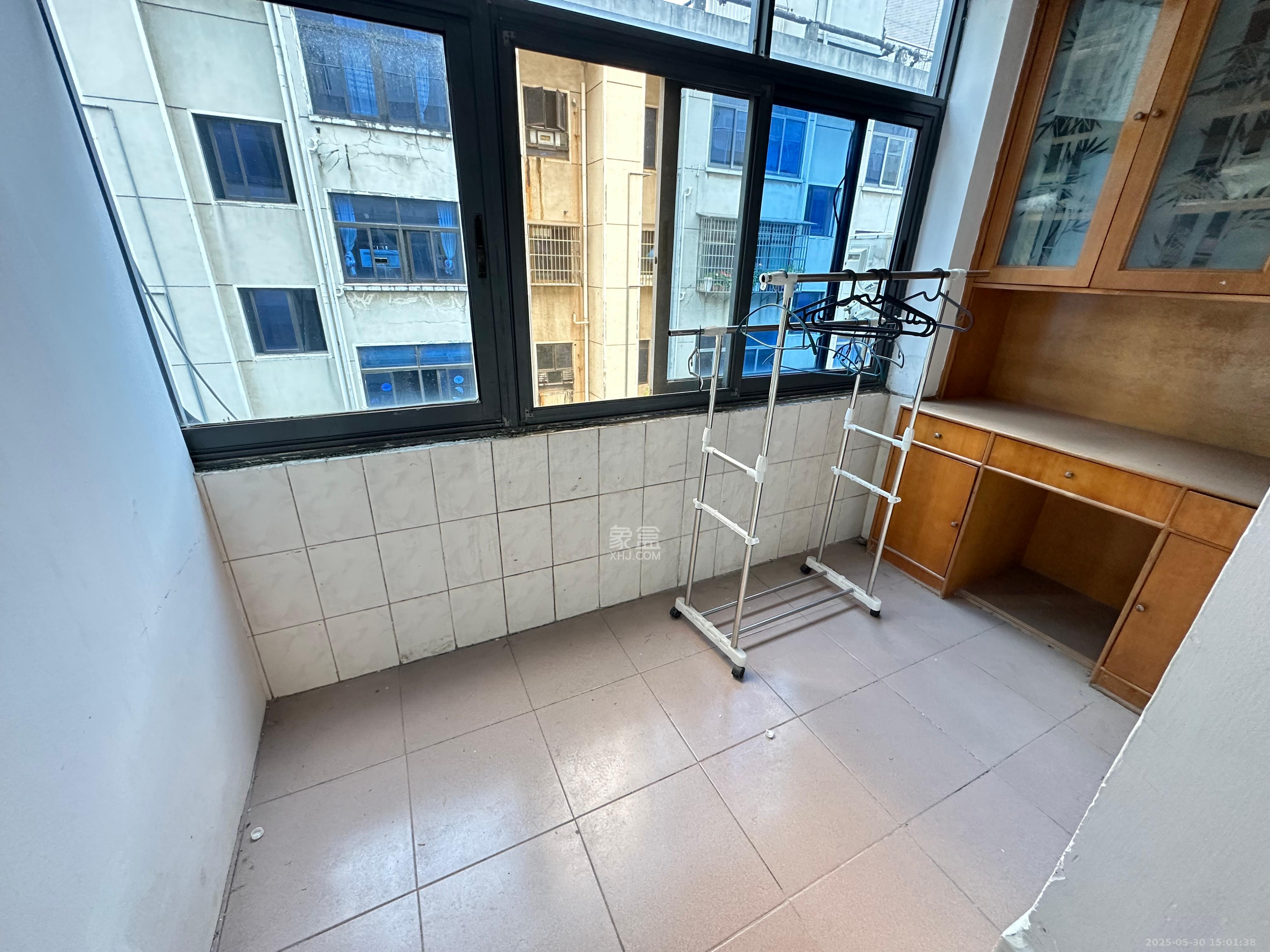 省地税局 1室1厅1卫 1200.0元/月 省地税局 1室1厅1卫 1200.0元/月室内图