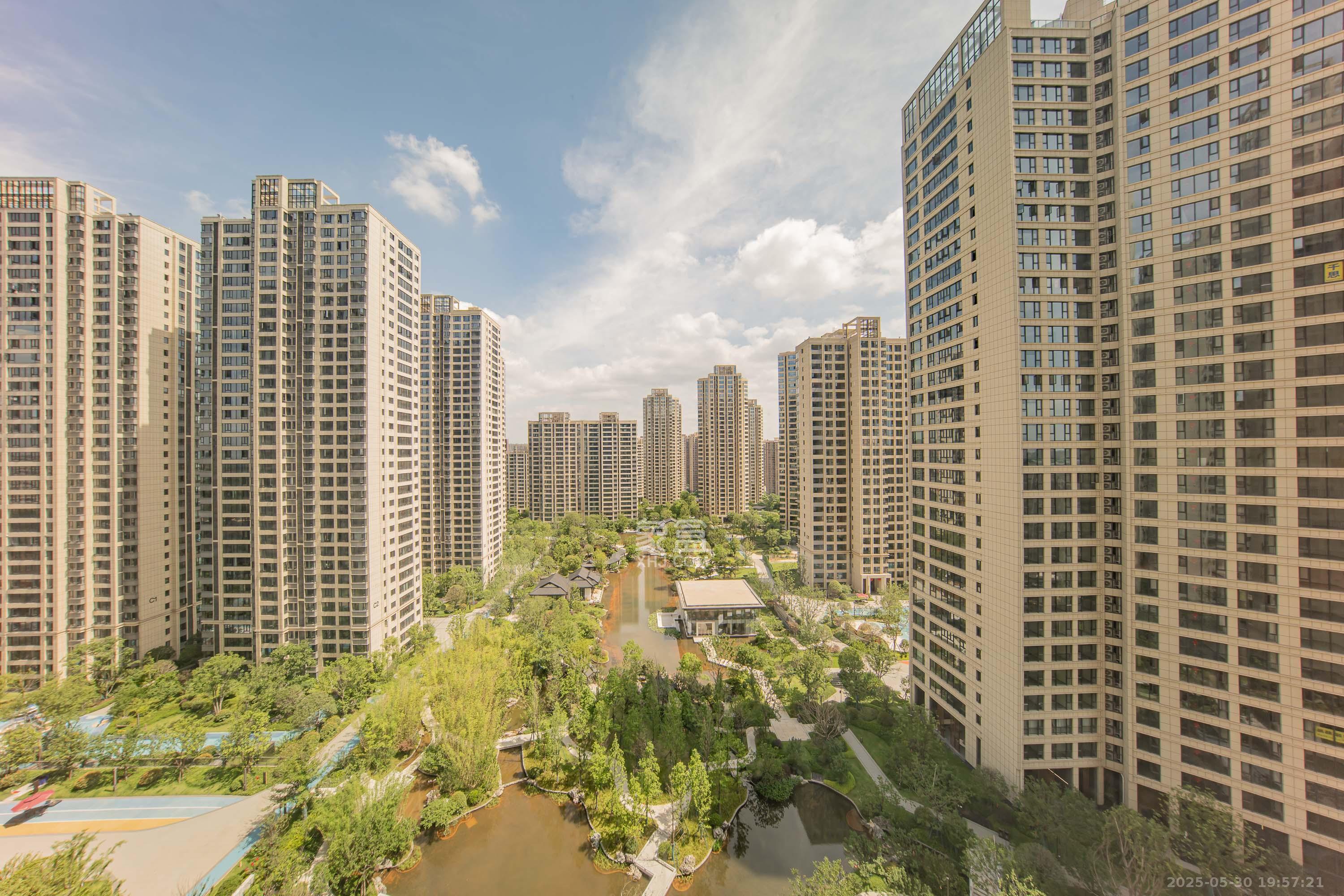 建投象山国际  5室2厅3卫   425.00万其他
