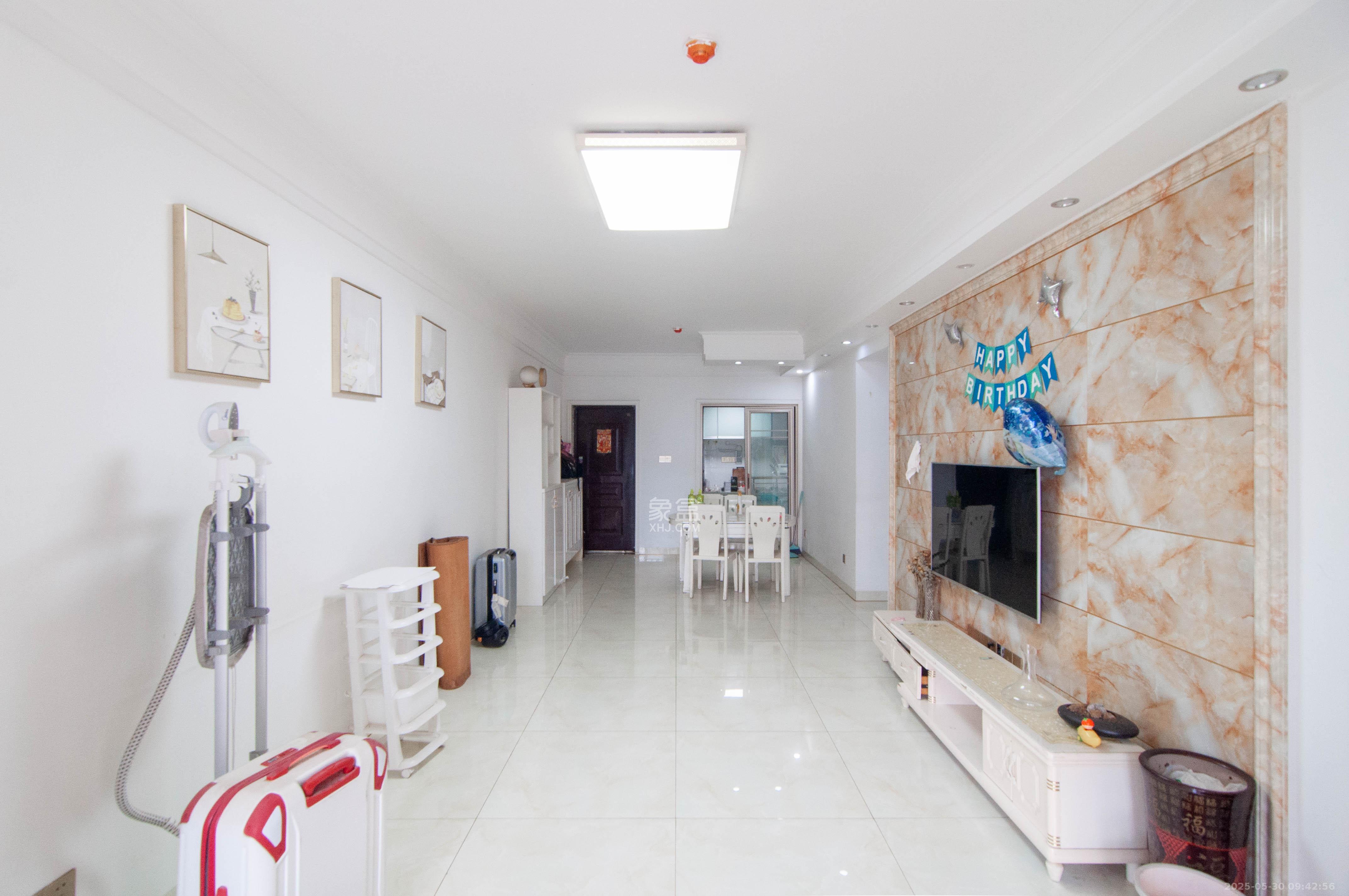 中建梅溪湖中心  3室2厅2卫    126.8万 中建梅溪湖中心  3室2厅2卫    126.8万客厅