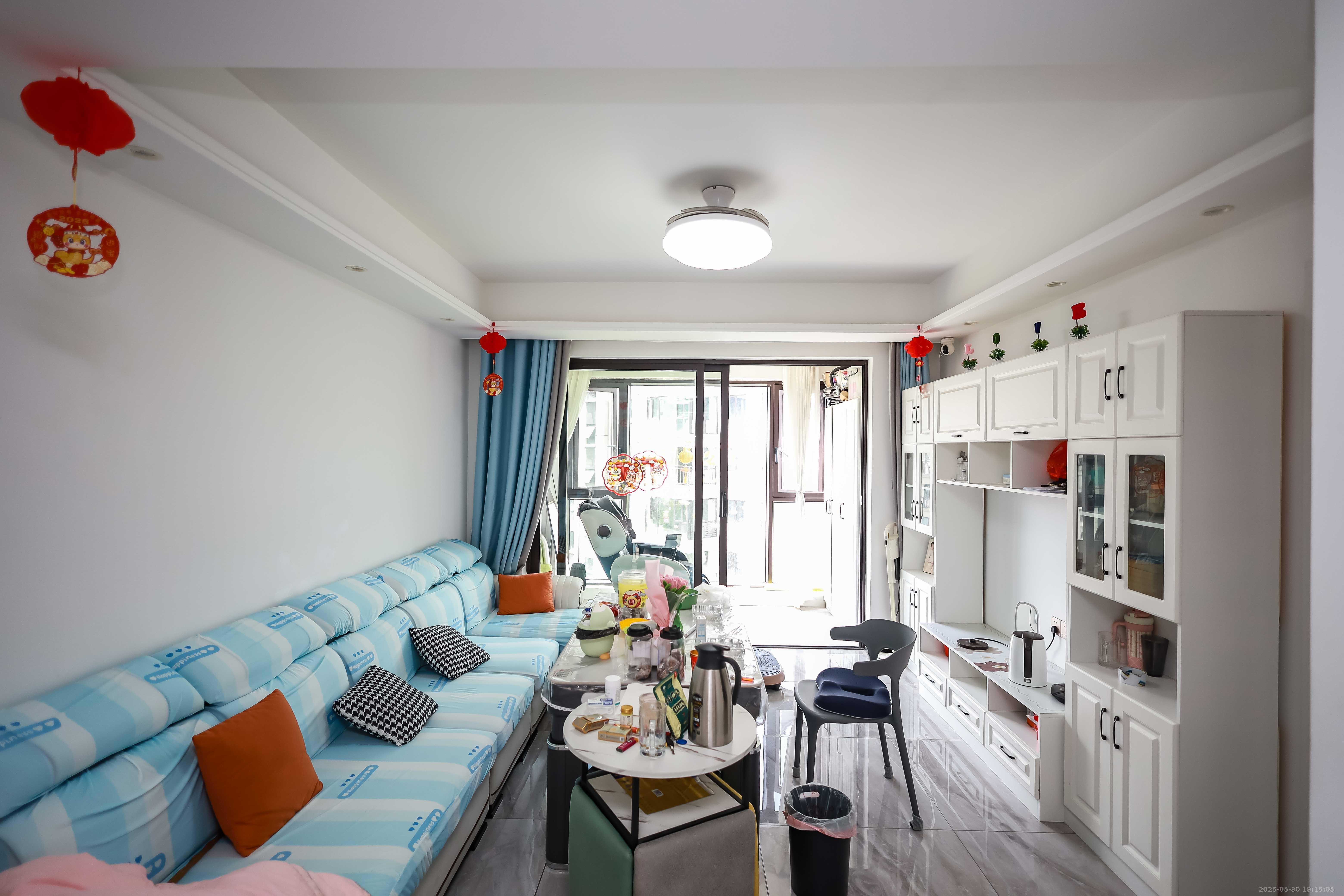 金基芳华 3室2厅2卫 102.0万 金基芳华 3室2厅2卫 102.0万客厅