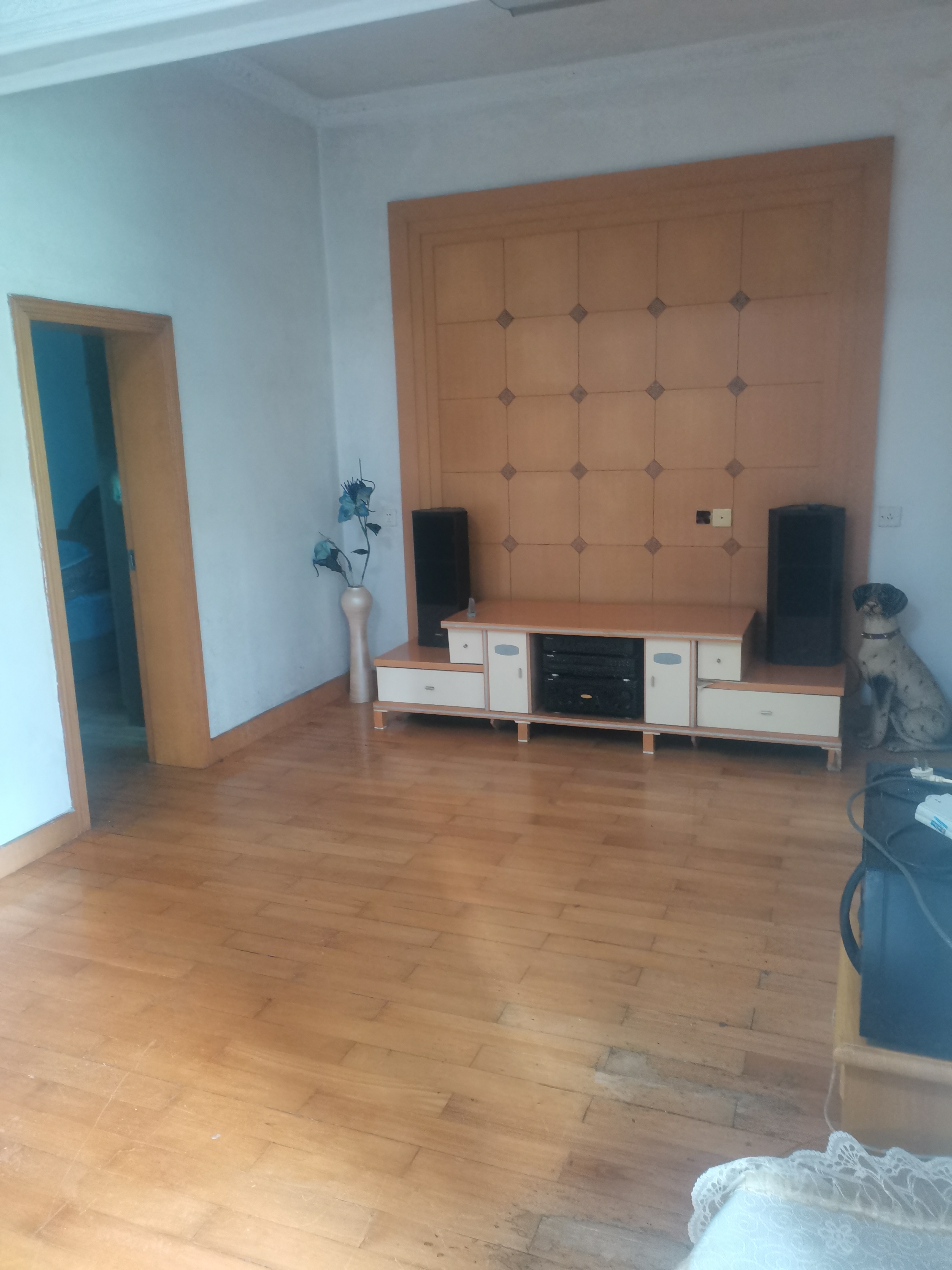 电力局家属楼 3室1厅1卫 900.0元/月 电力局家属楼 3室1厅1卫 900.0元/月室内图