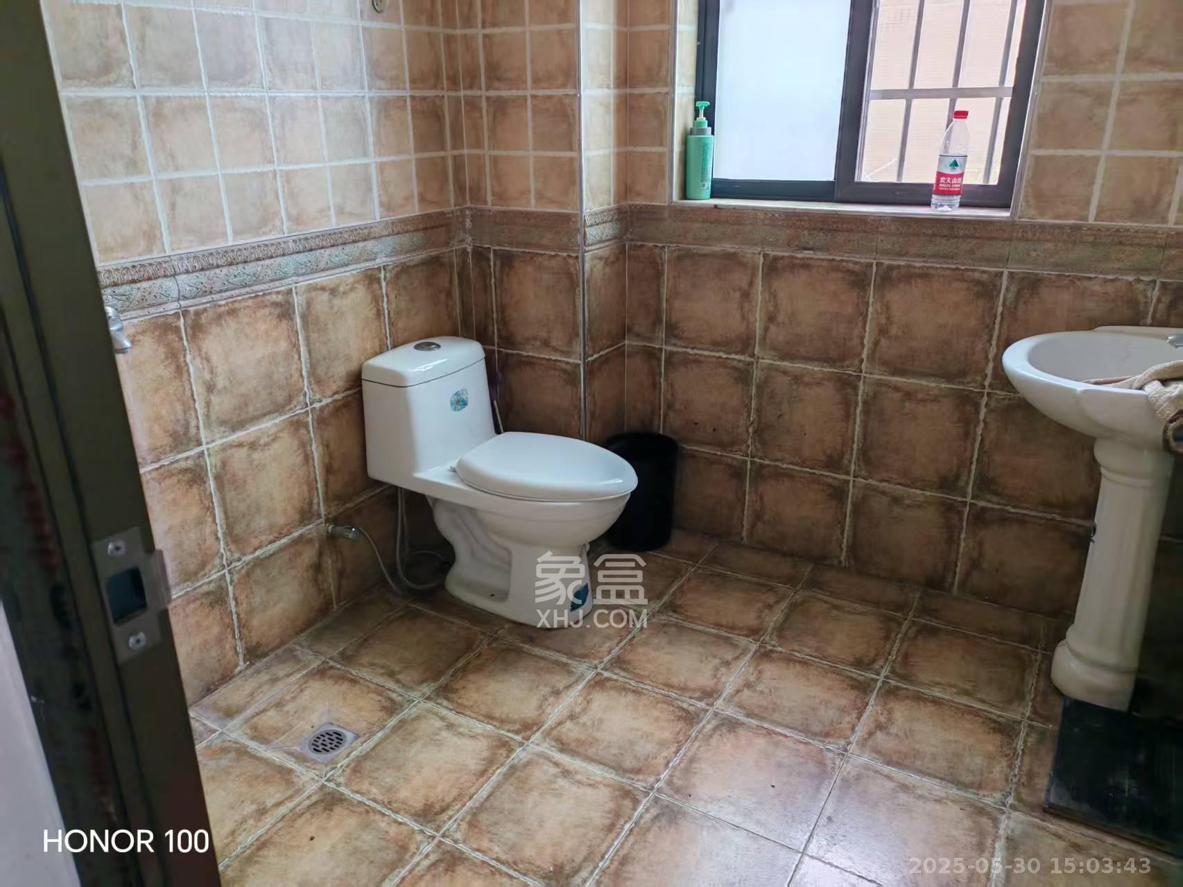 新盛珑璟台  1室2厅1卫    800.0元/月 新盛珑璟台  1室2厅1卫    800.0元/月室内图