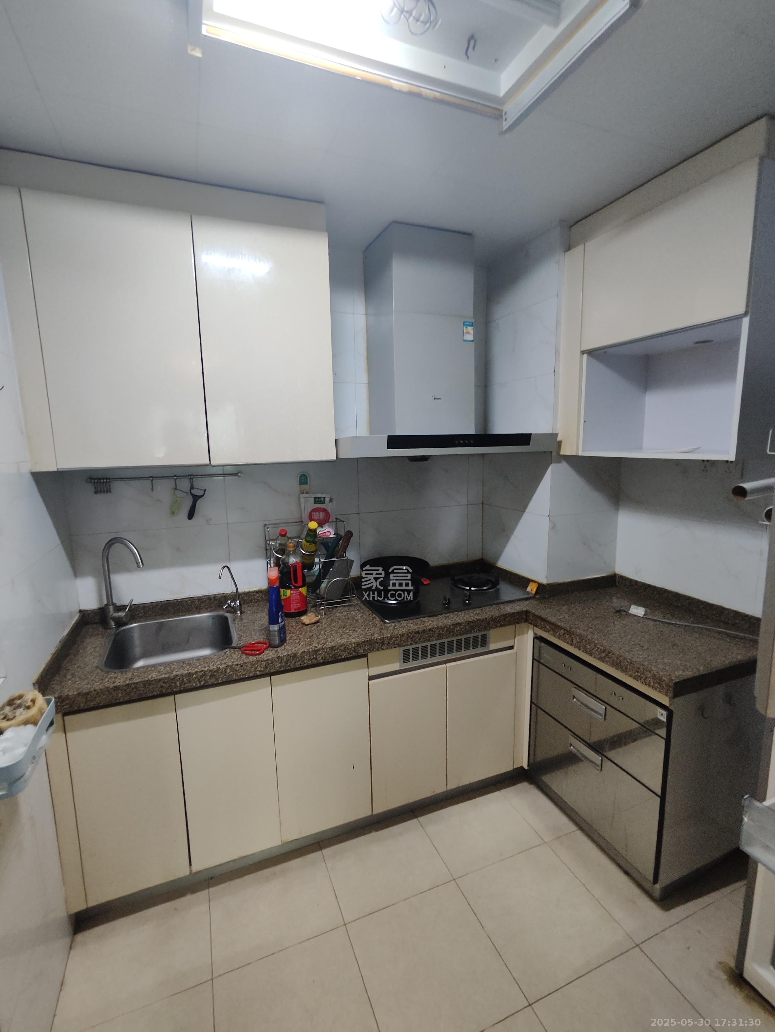 恒大雅苑 3室2厅1卫 2200.0元/月 恒大雅苑 3室2厅1卫 2200.0元/月室内图