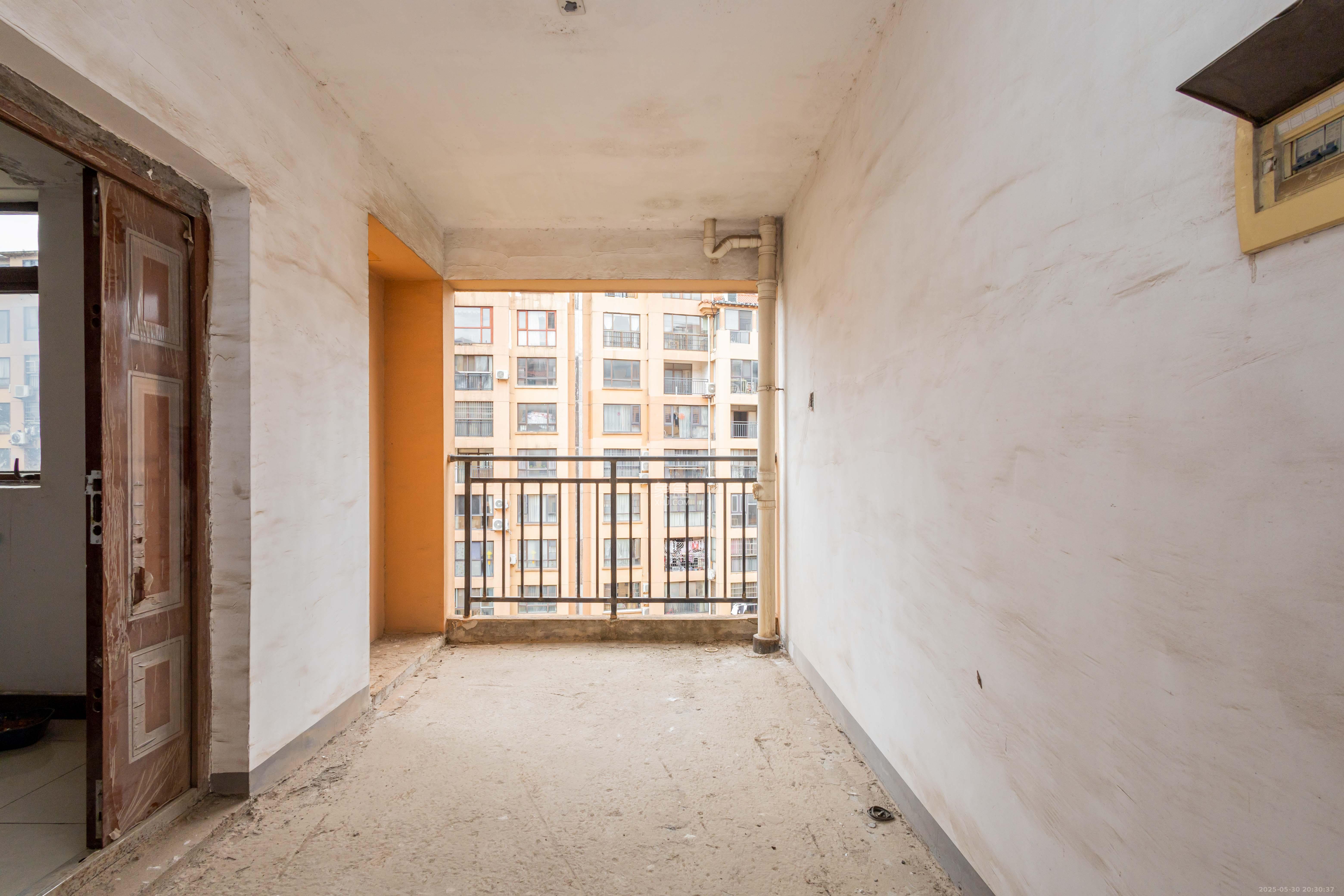 天园假日  3室2厅2卫    99.0万 天园假日  3室2厅2卫    99.0万卧室