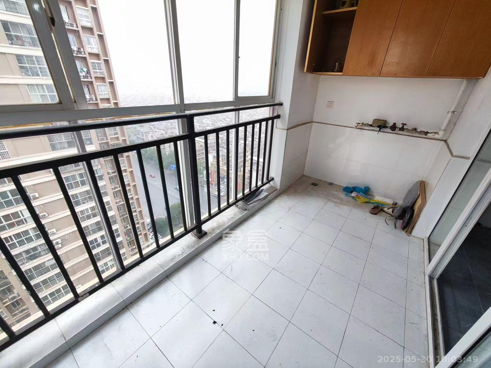 上河国际C区 3室2厅1卫 2100.0元/月 上河国际C区 3室2厅1卫 2100.0元/月室内图