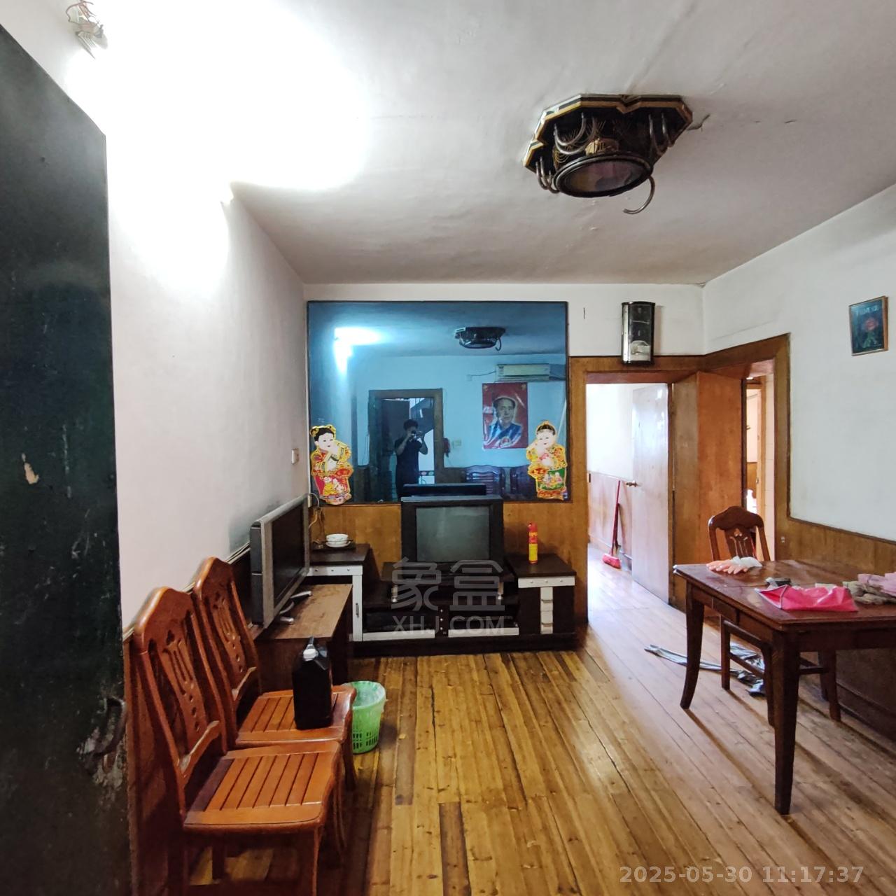 桥梁厂一区万泥塘一村 2室1厅1卫 400.00元/月 桥梁厂一区万泥塘一村 2室1厅1卫 400.00元/月室内图