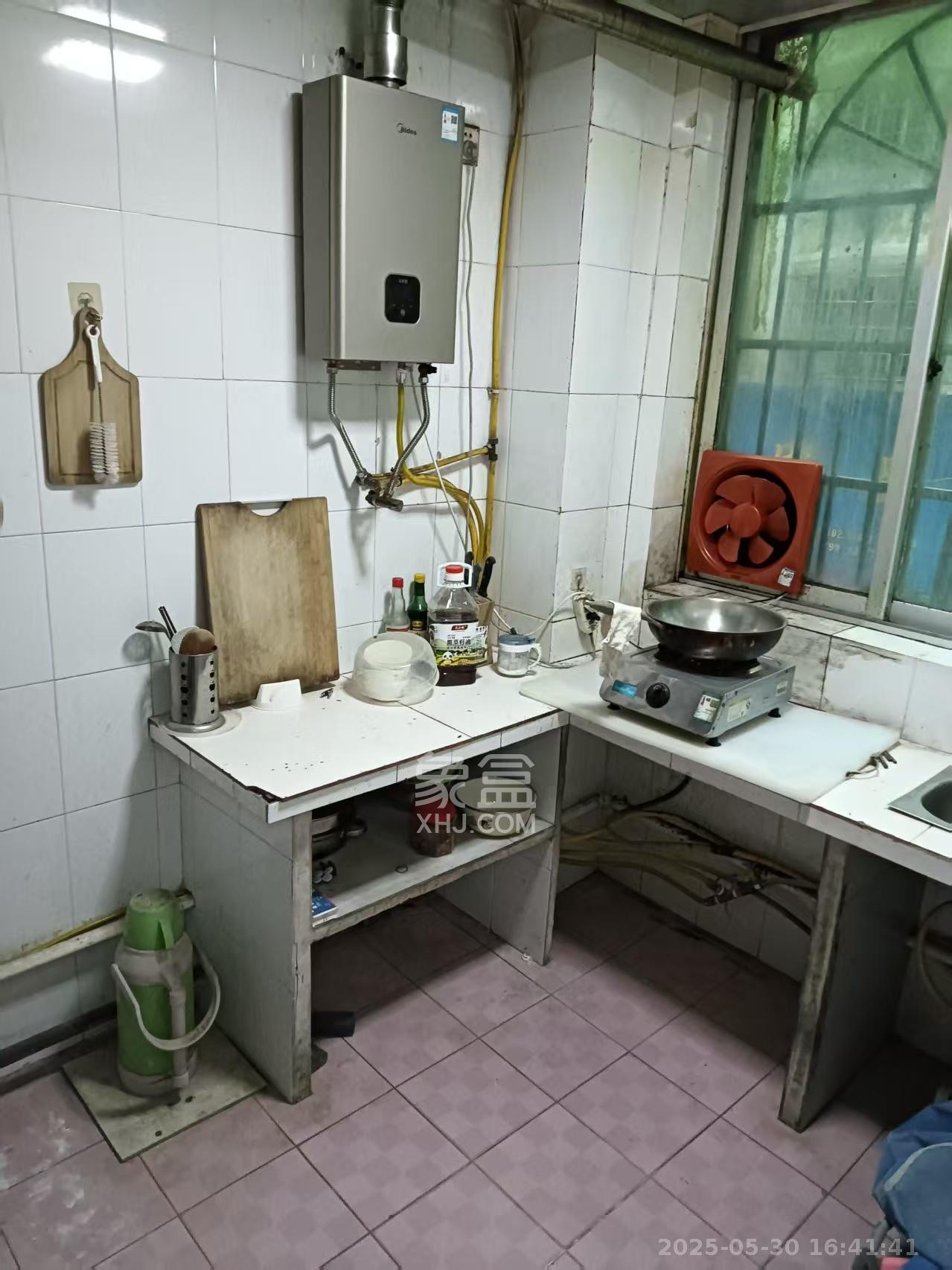 中南汽车世界 2室2厅1卫 1300.0元/月 中南汽车世界 2室2厅1卫 1300.0元/月室内图