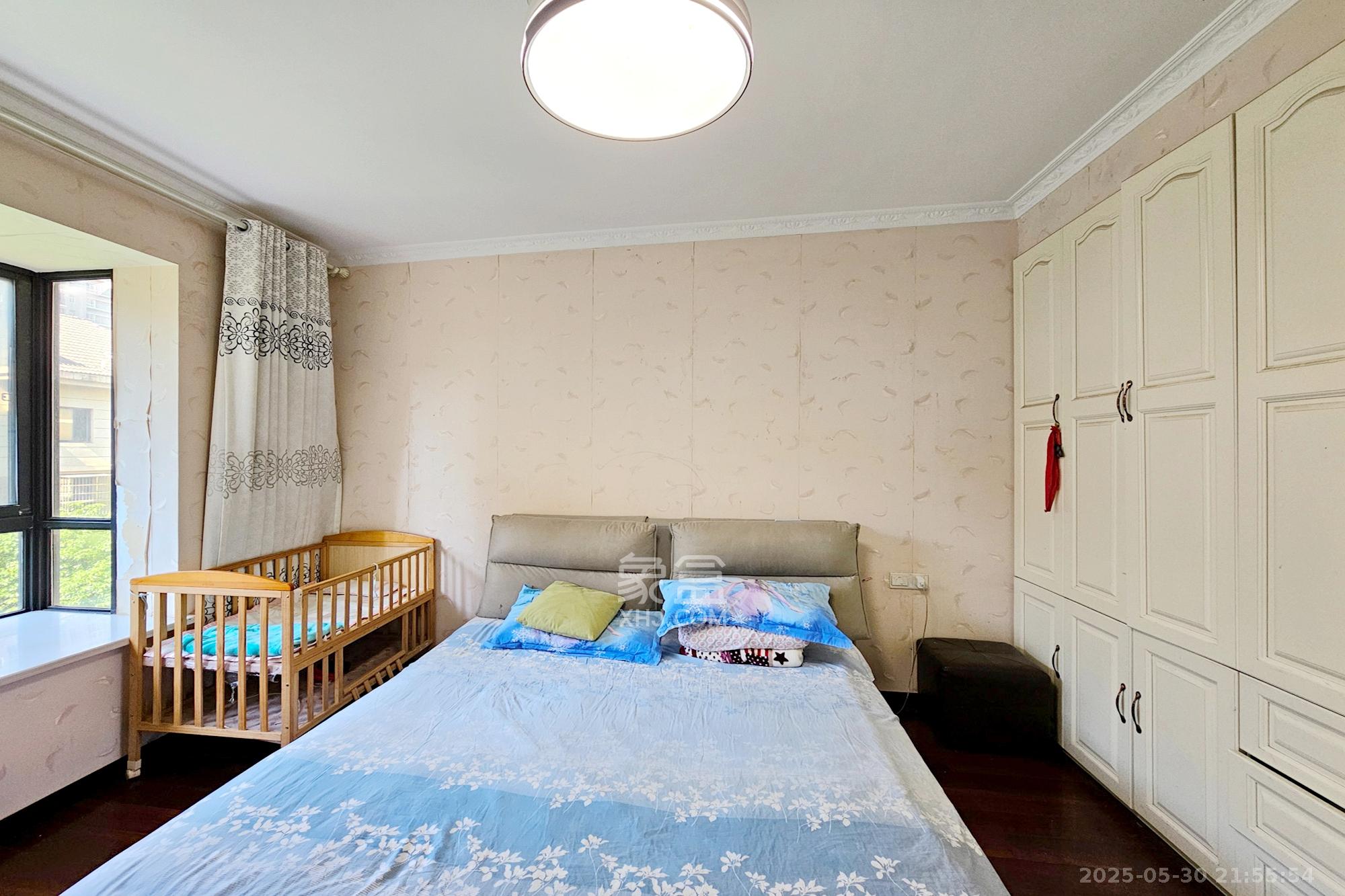 三江花中城 5室2厅2卫 126.8万 三江花中城 5室2厅2卫 126.8万卧室