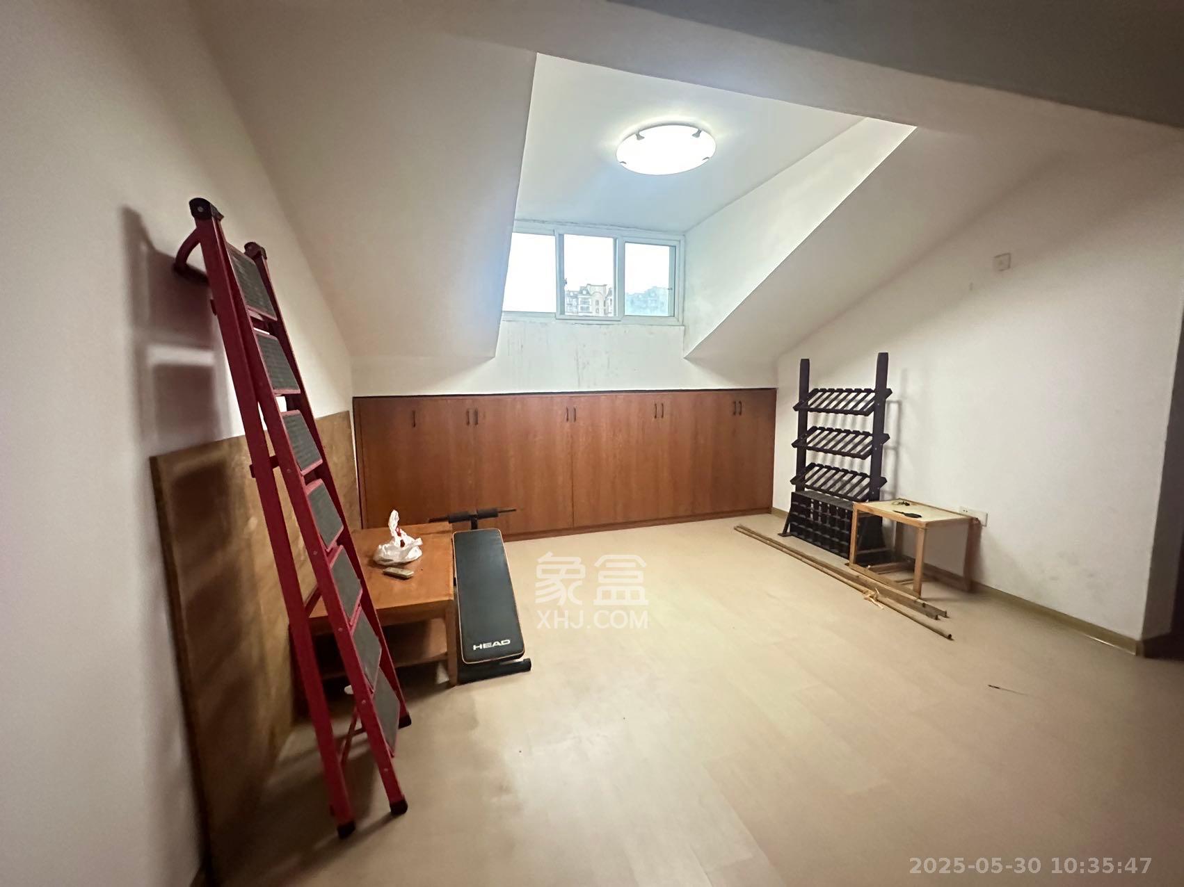 鄱阳小区 4室2厅2卫 2000.0元/月 鄱阳小区 4室2厅2卫 2000.0元/月室内图