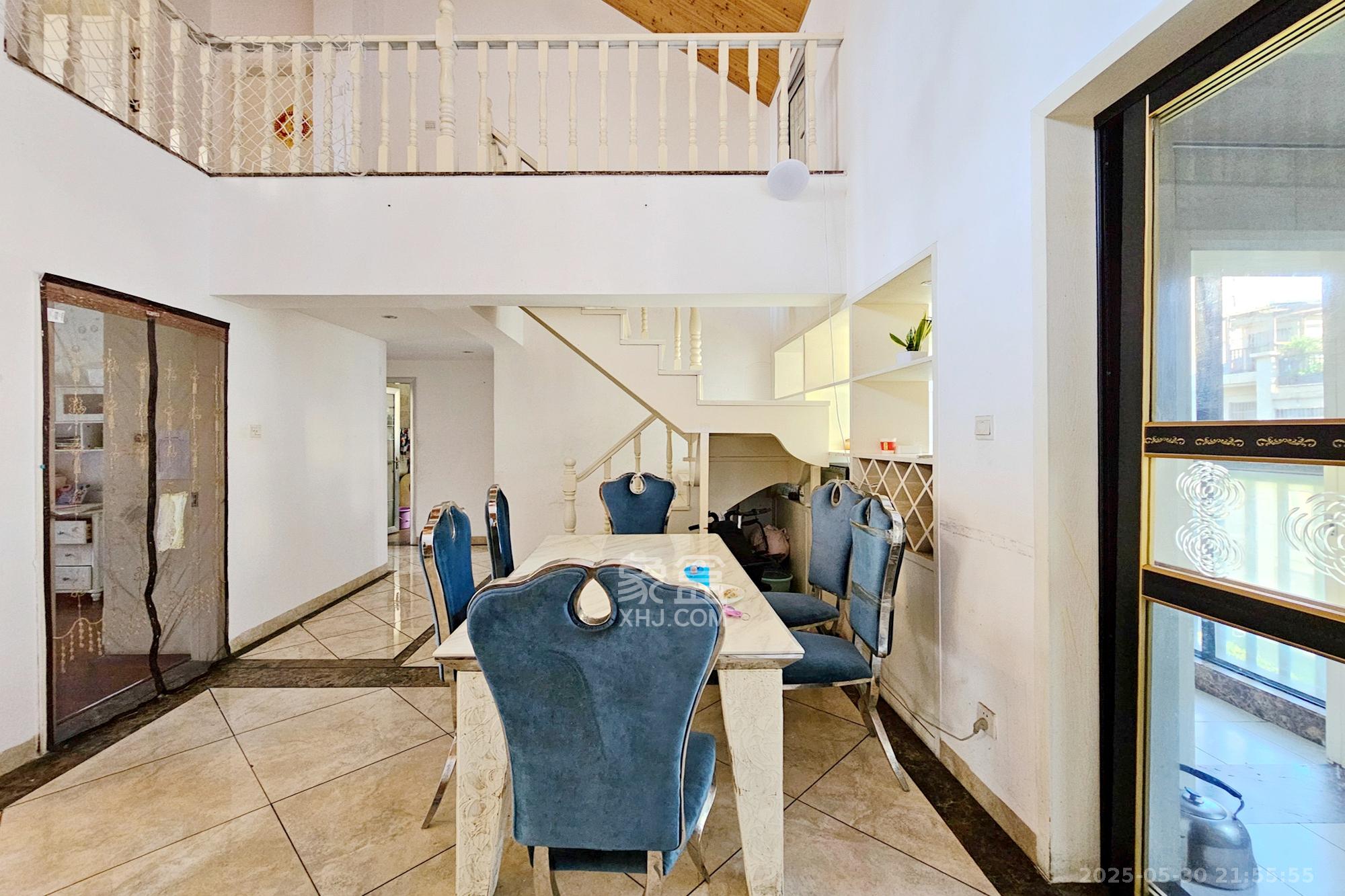 三江花中城 5室2厅2卫 126.8万 三江花中城 5室2厅2卫 126.8万客厅