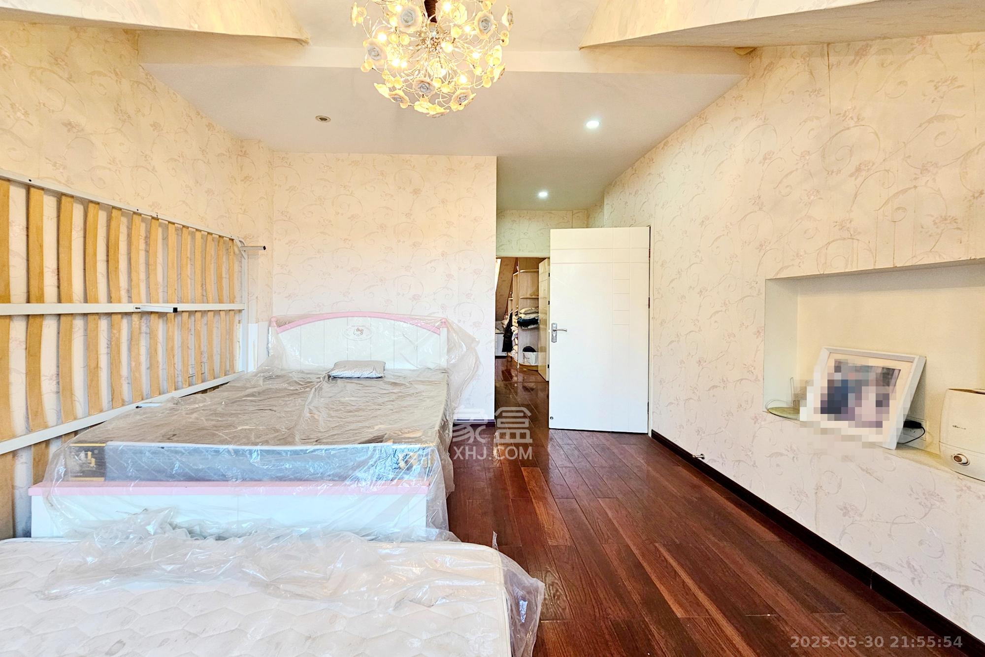 三江花中城 5室2厅2卫 126.8万 三江花中城 5室2厅2卫 126.8万卧室