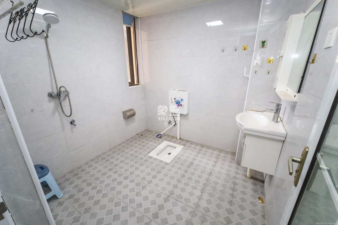 中欣楚天熙苑 3室2厅1卫 95.00万 中欣楚天熙苑 3室2厅1卫 95.00万卫生间